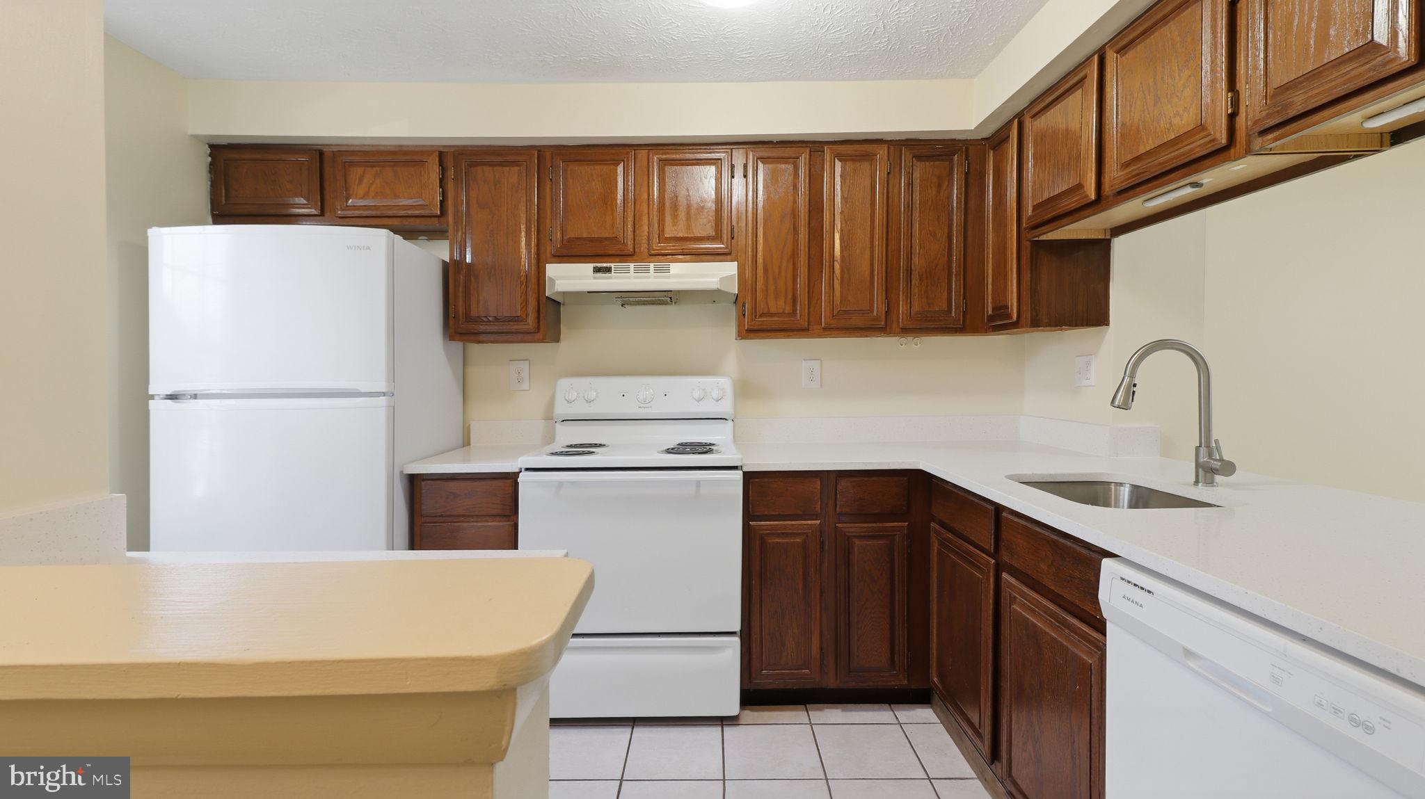 GUNNERS LAKE VILLAGE - Residential