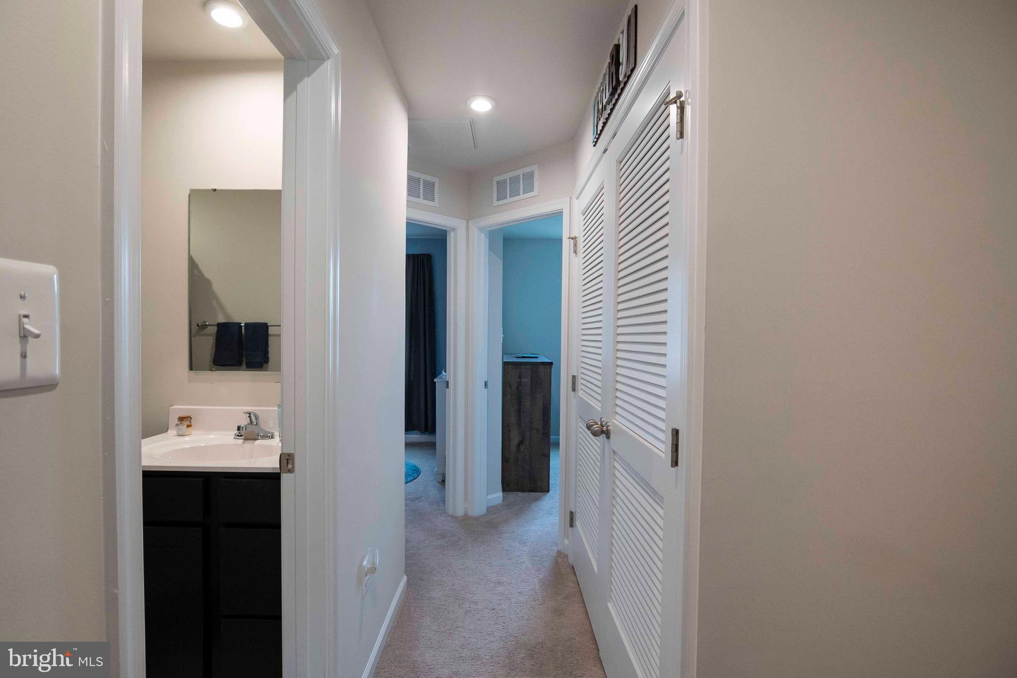 THE LAKES AT MARTINSBURG - Residential Lease