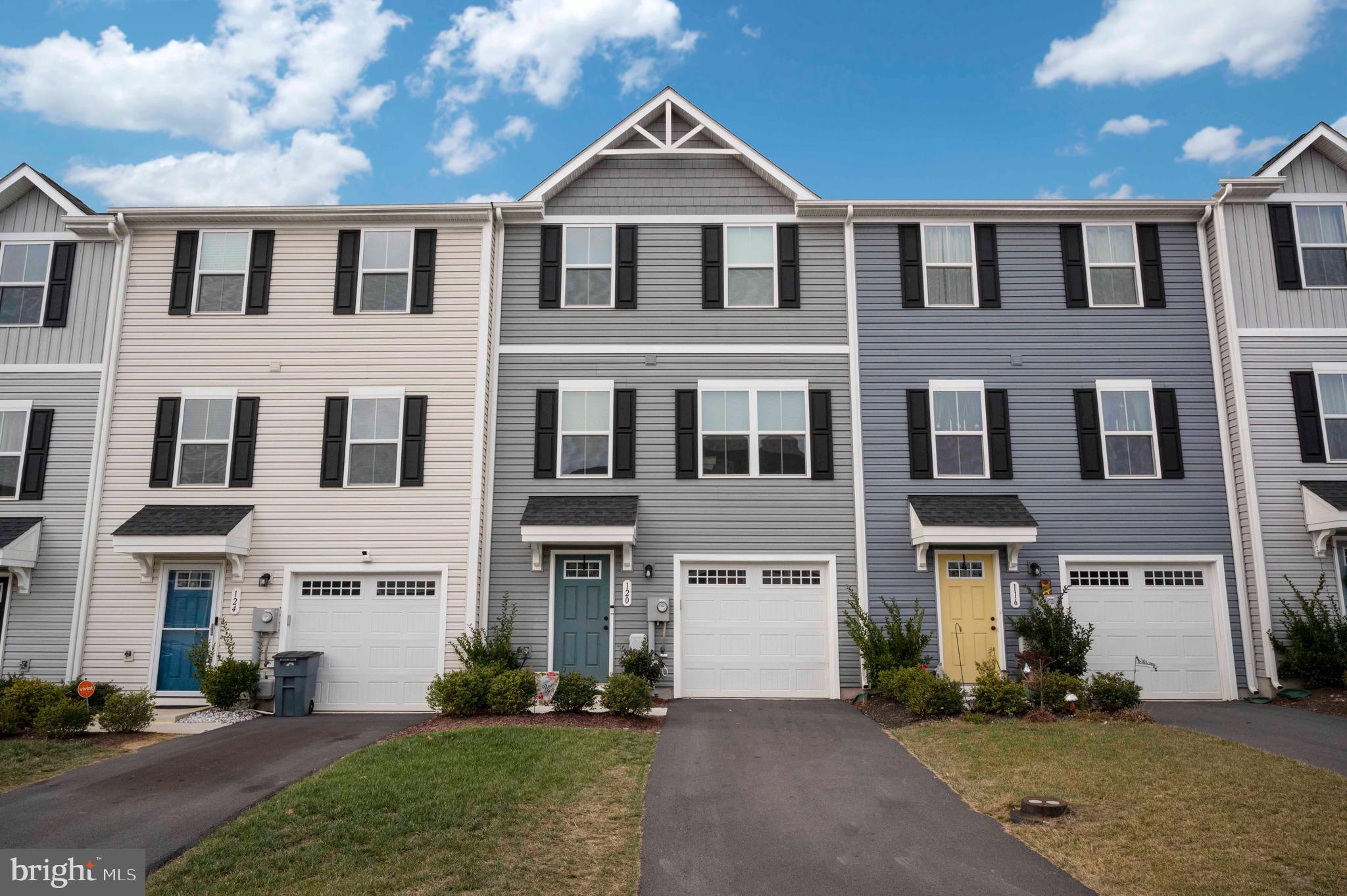 THE LAKES AT MARTINSBURG - Residential Lease