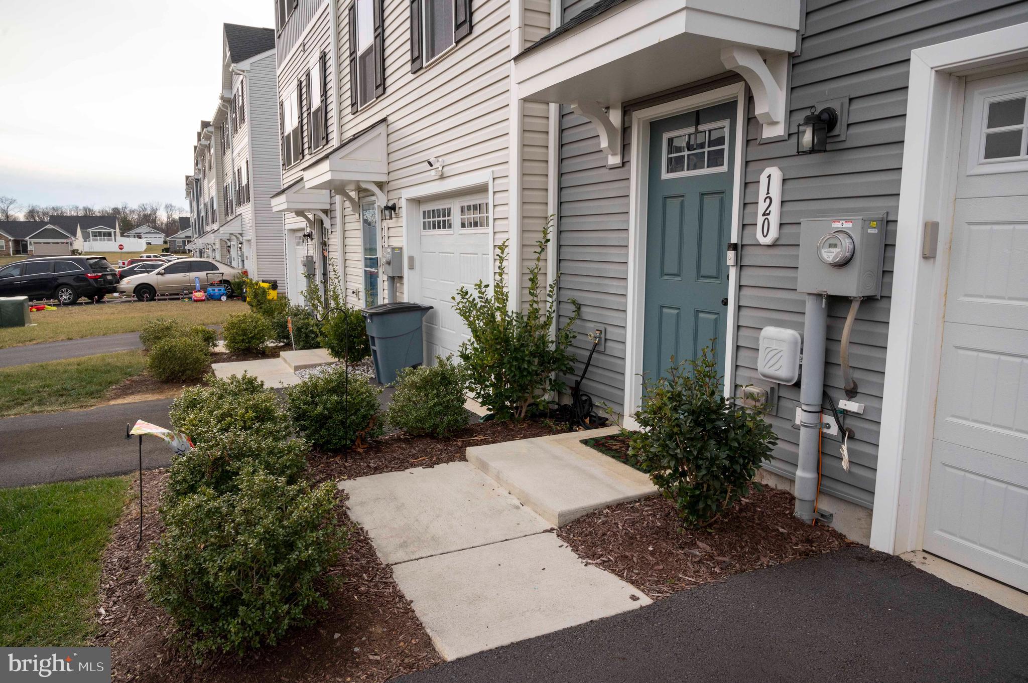 THE LAKES AT MARTINSBURG - Residential Lease