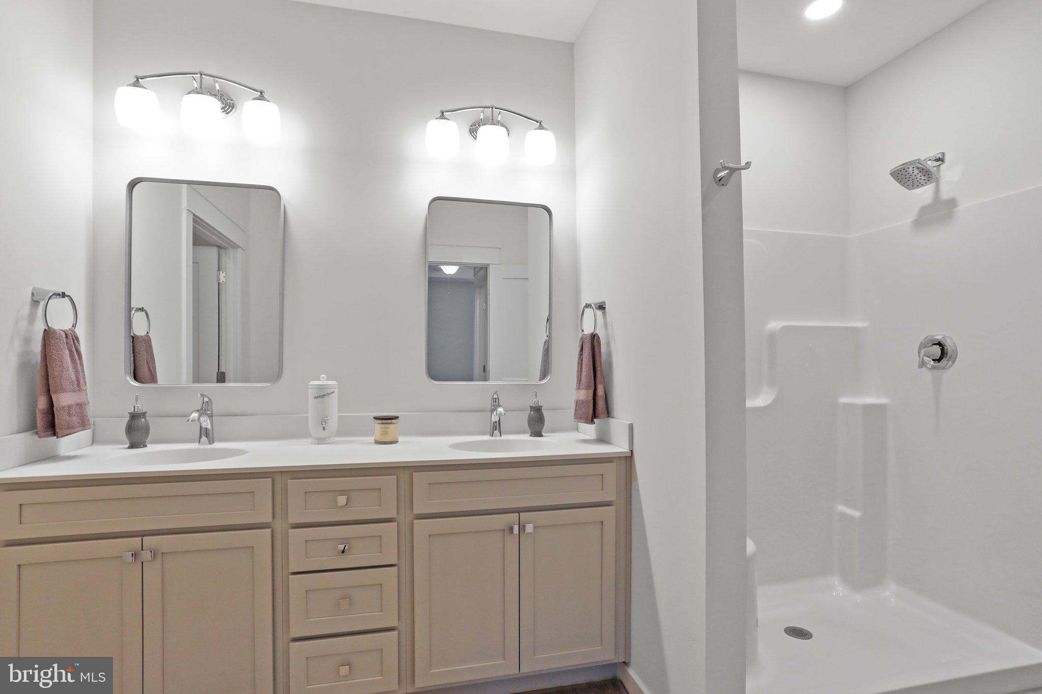MEADOWSGREEN - Residential Lease