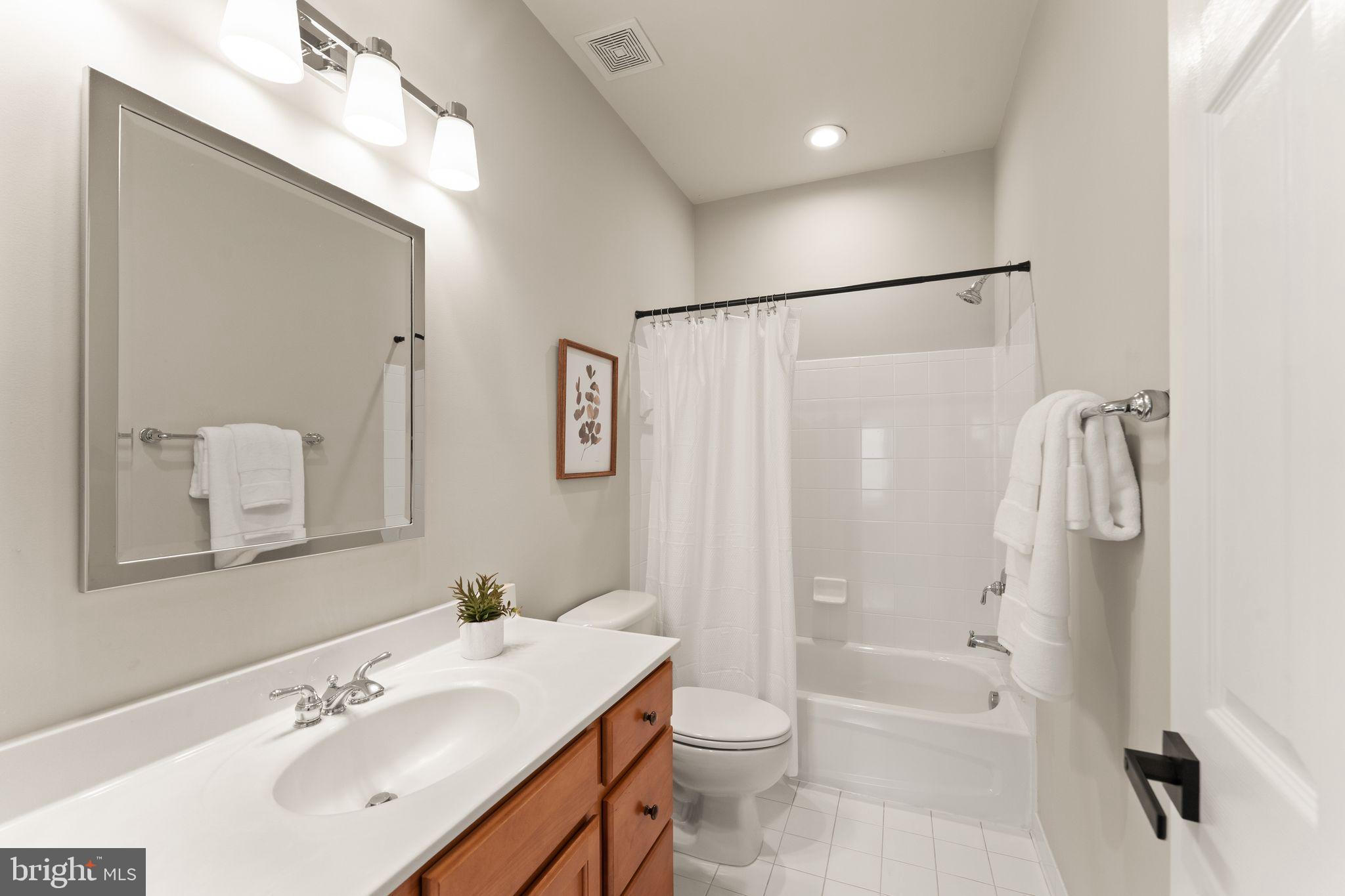 LANSDOWNE ON THE POTOMAC - Residential