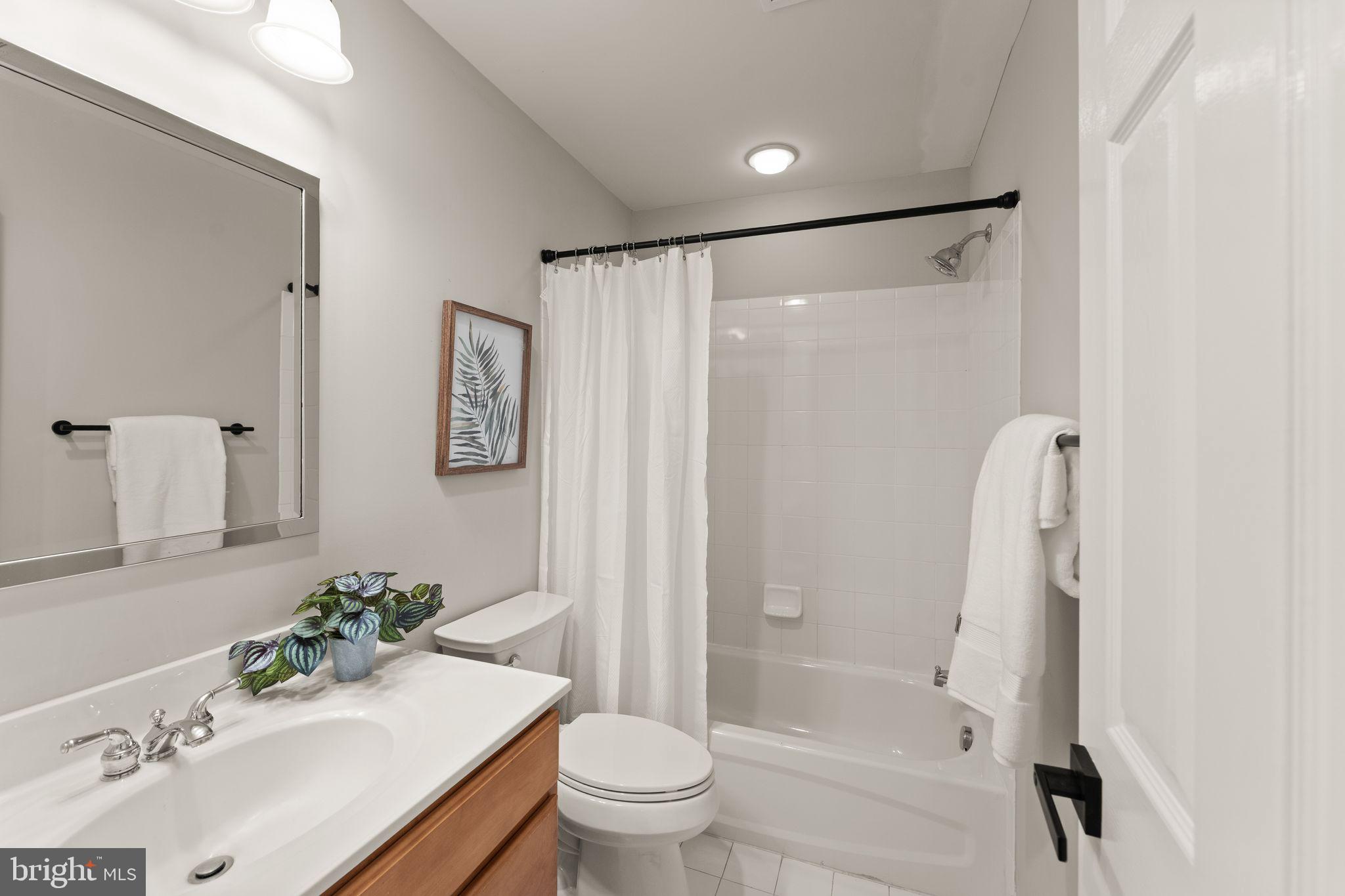LANSDOWNE ON THE POTOMAC - Residential