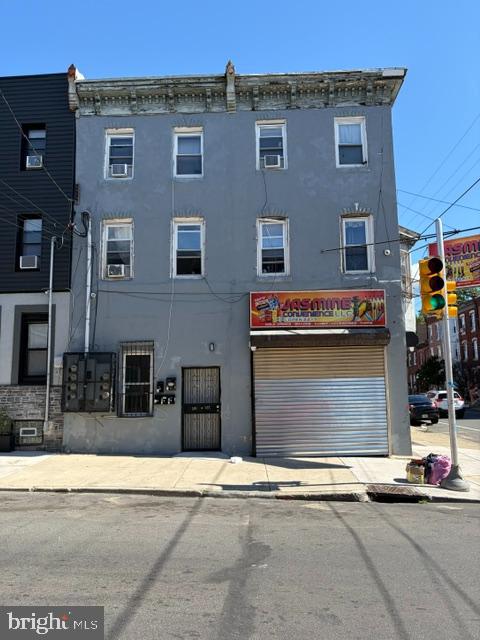 The best real estate investment project in this area. Your clients will have 2 corner properties fully occupied at the time of settlement. Your clients will start to make money from the minute they purchase this property. 
The property underwent complete renovation over the past few years and just finished and leased everything out. One commercial store plus 5 residential units. Come to check them out.