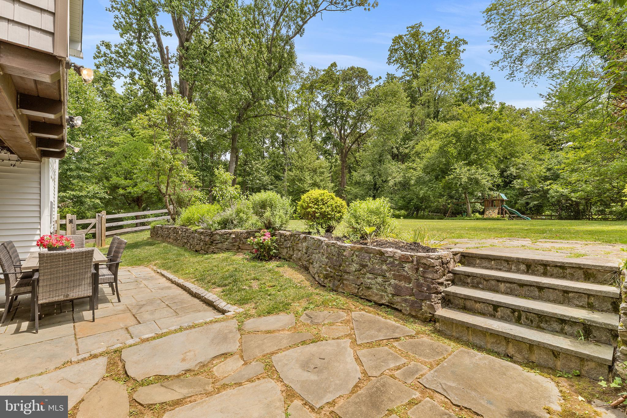 COLONIAL VILLAGE - Residential