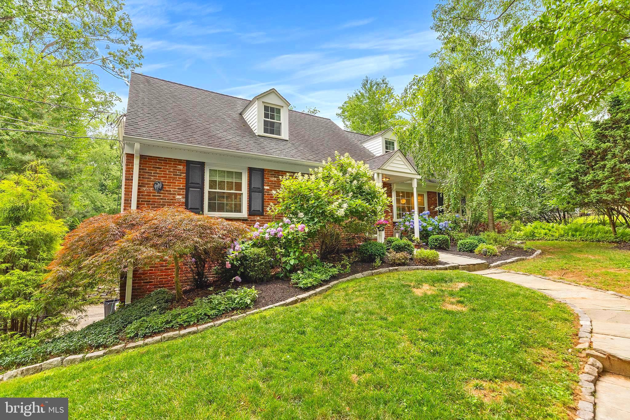 COLONIAL VILLAGE - Residential