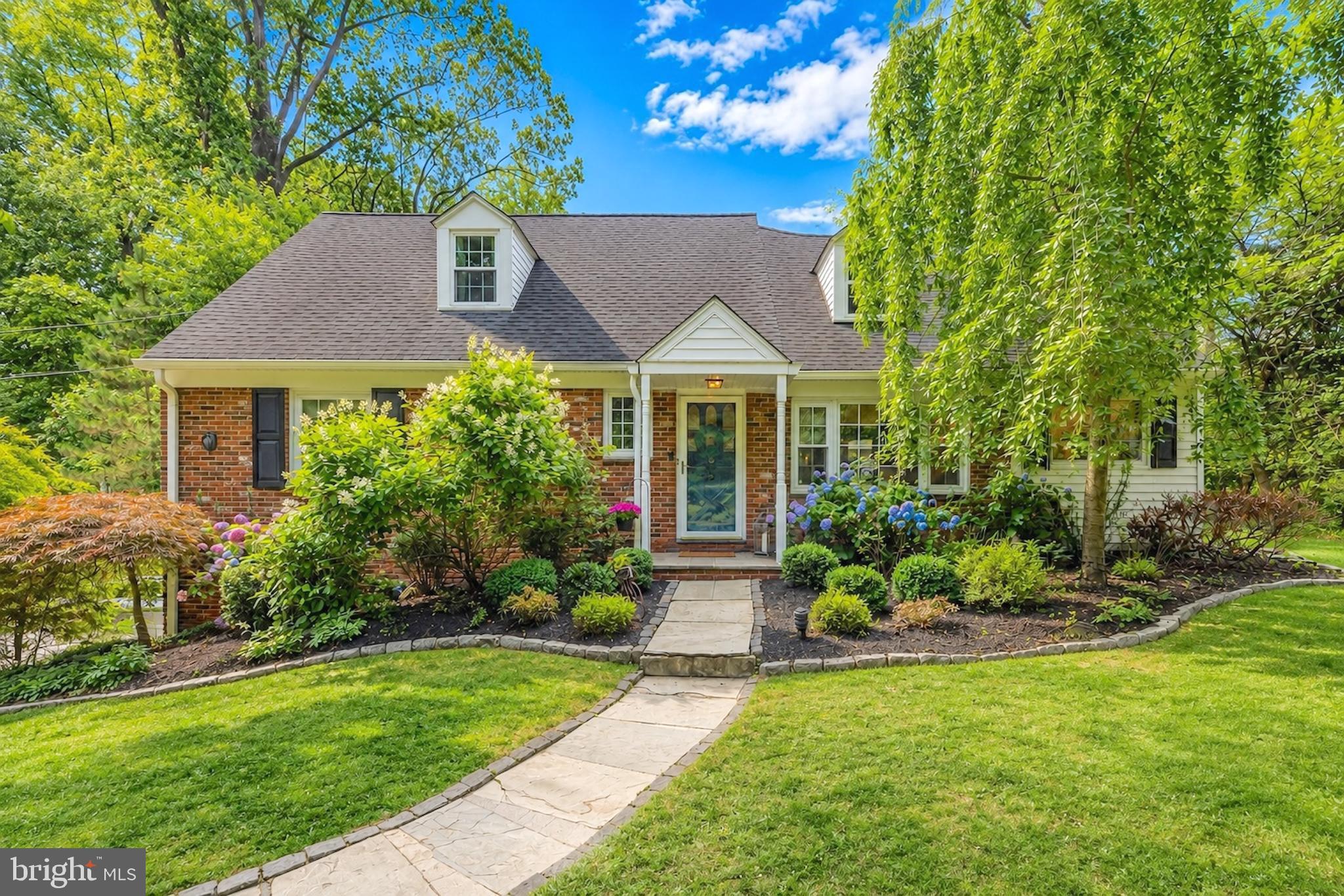 COLONIAL VILLAGE - Residential