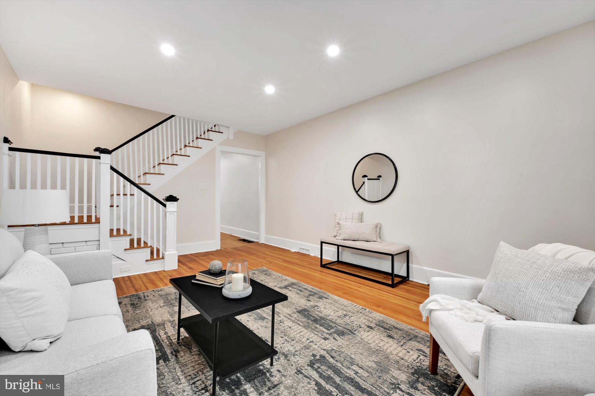 CHESTNUT HILL - Residential