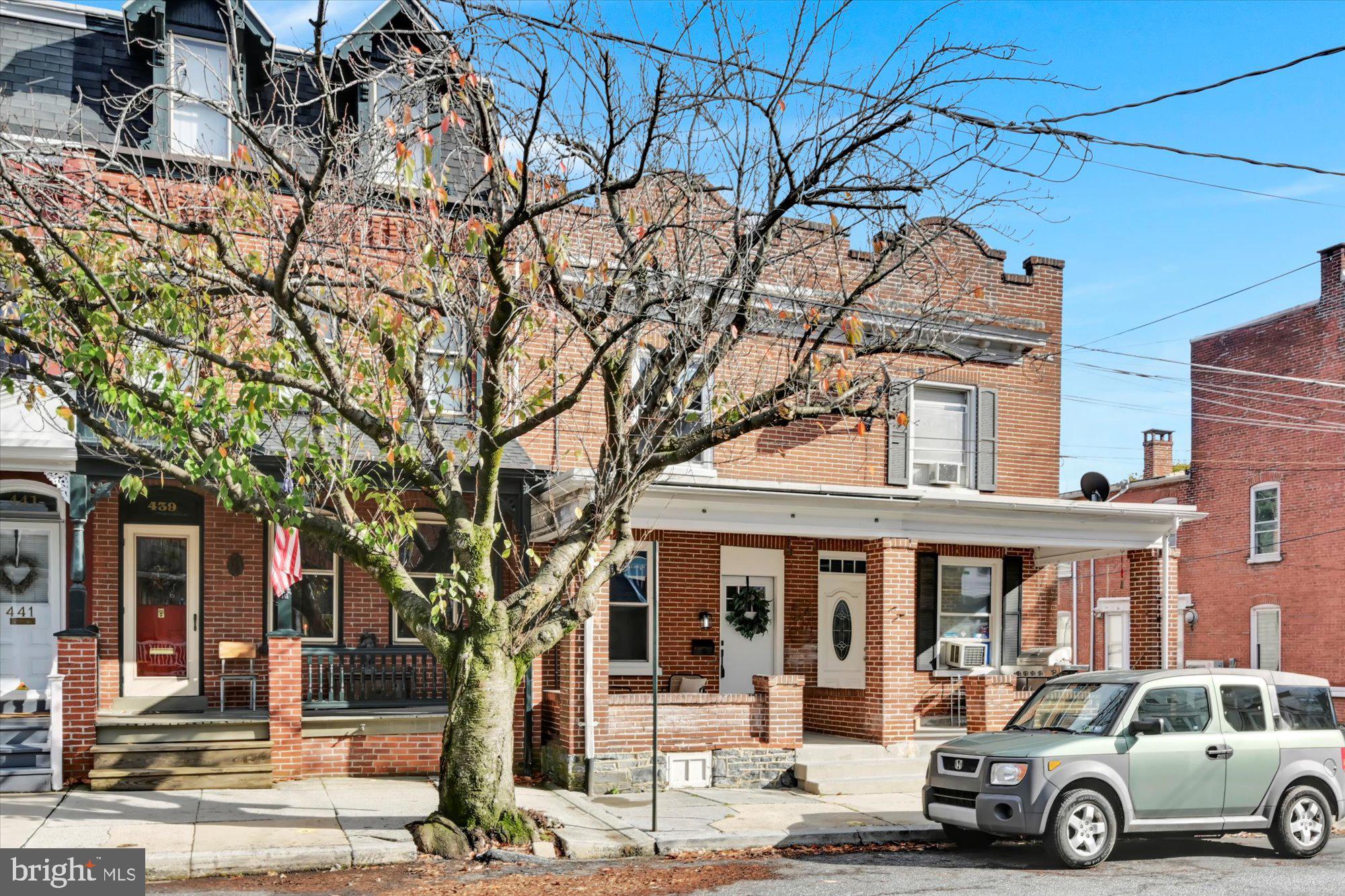CHESTNUT HILL - Residential