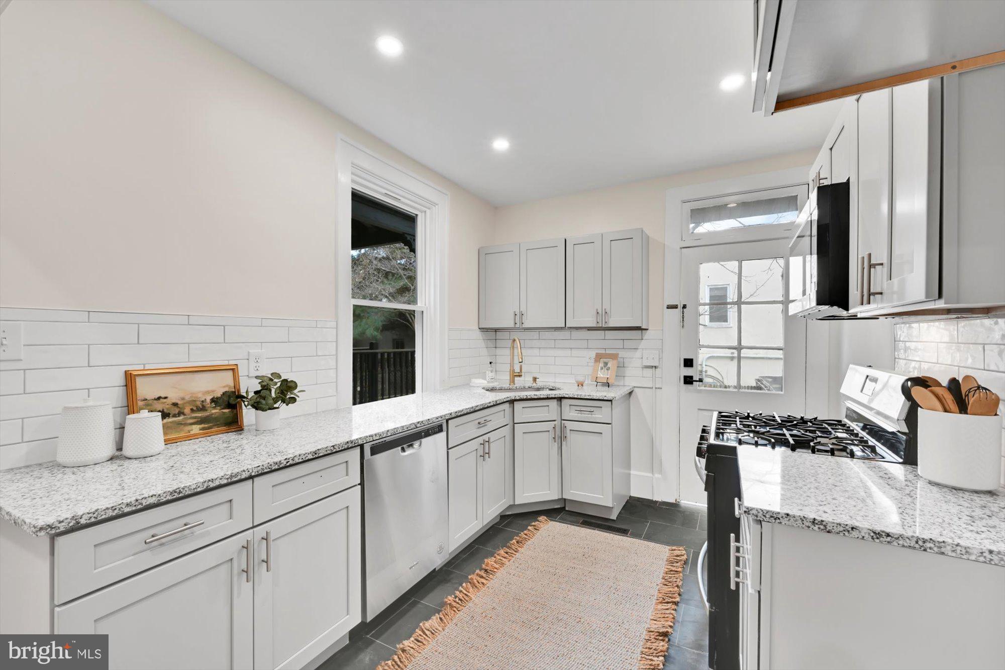 CHESTNUT HILL - Residential