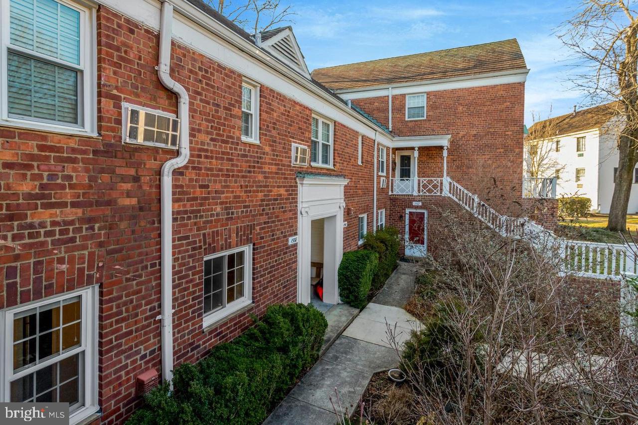 PARKFAIRFAX - Residential Lease
