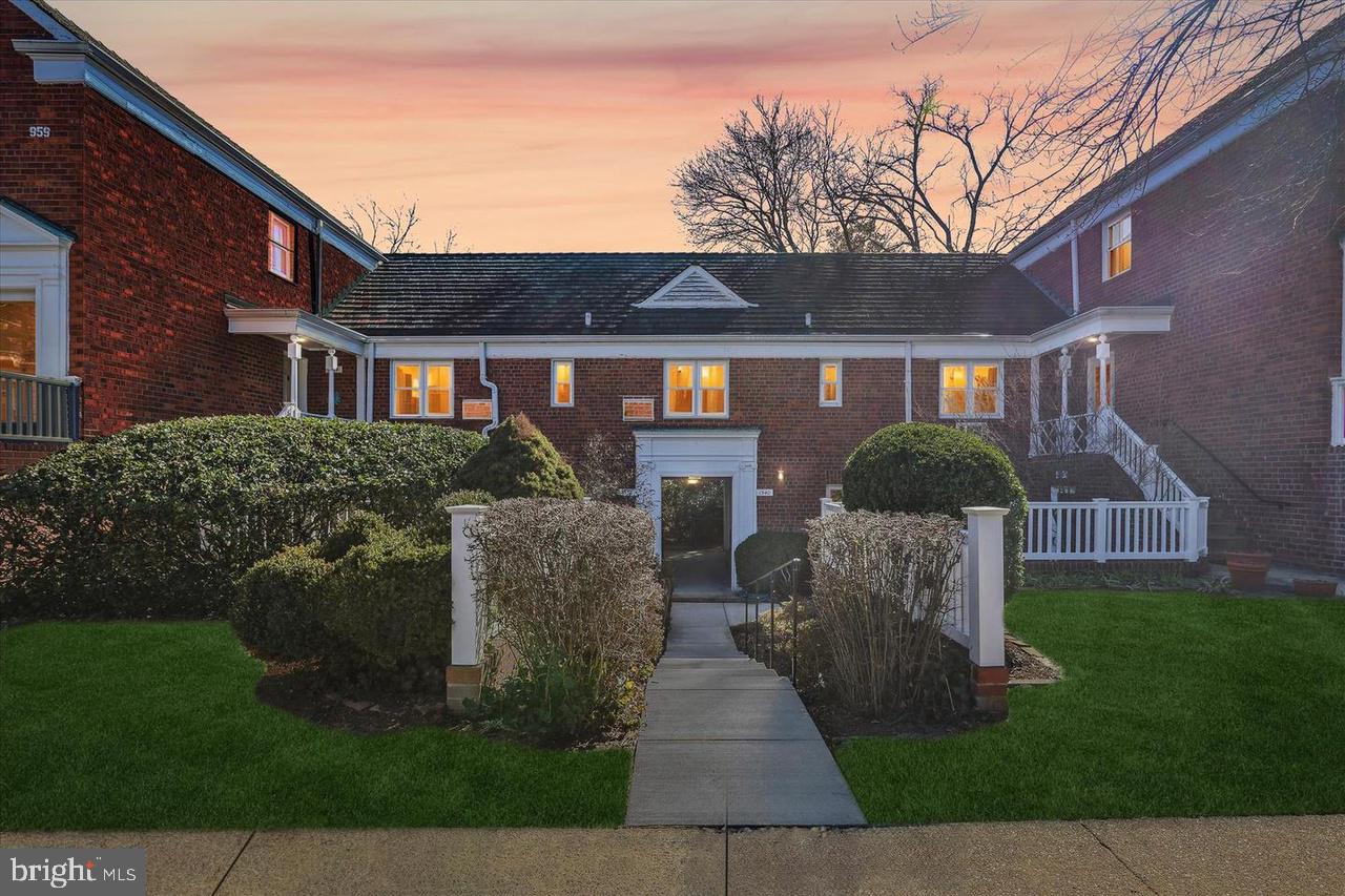 PARKFAIRFAX - Residential Lease