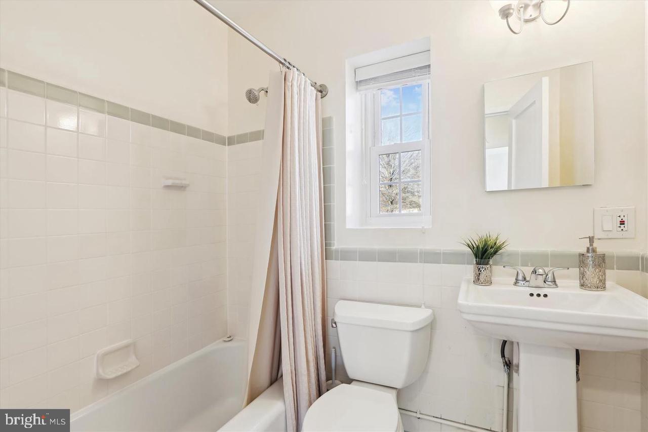 PARKFAIRFAX - Residential Lease