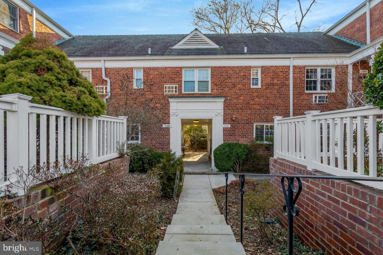PARKFAIRFAX - Residential Lease