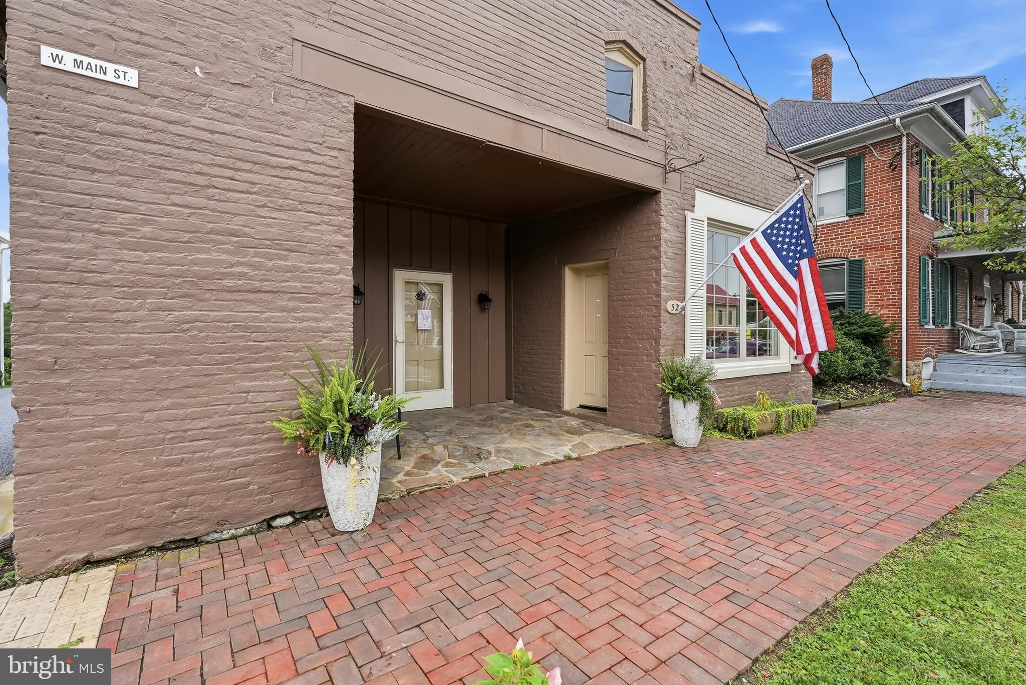 ROYAL OAKS - Residential