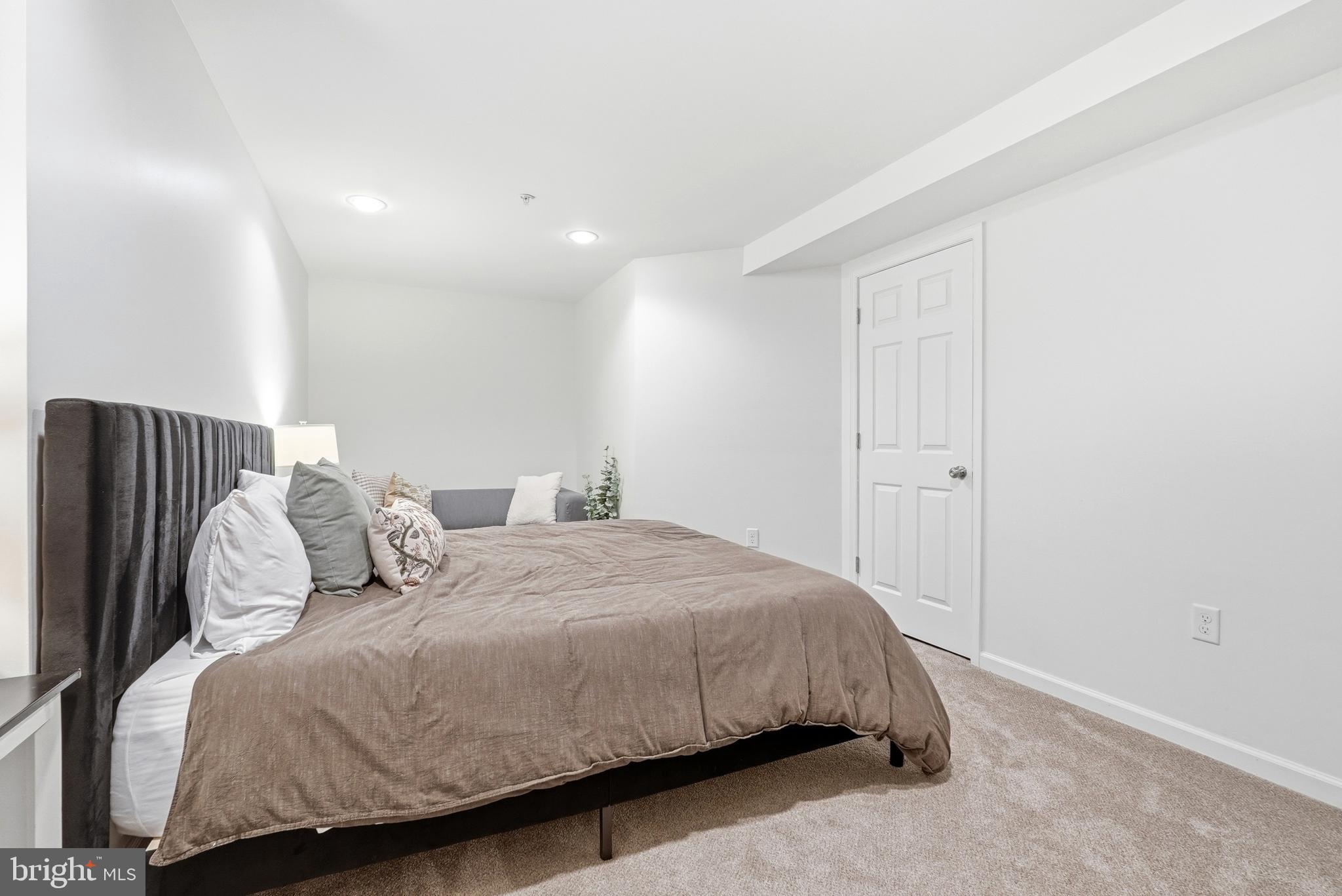 ROYAL OAKS - Residential