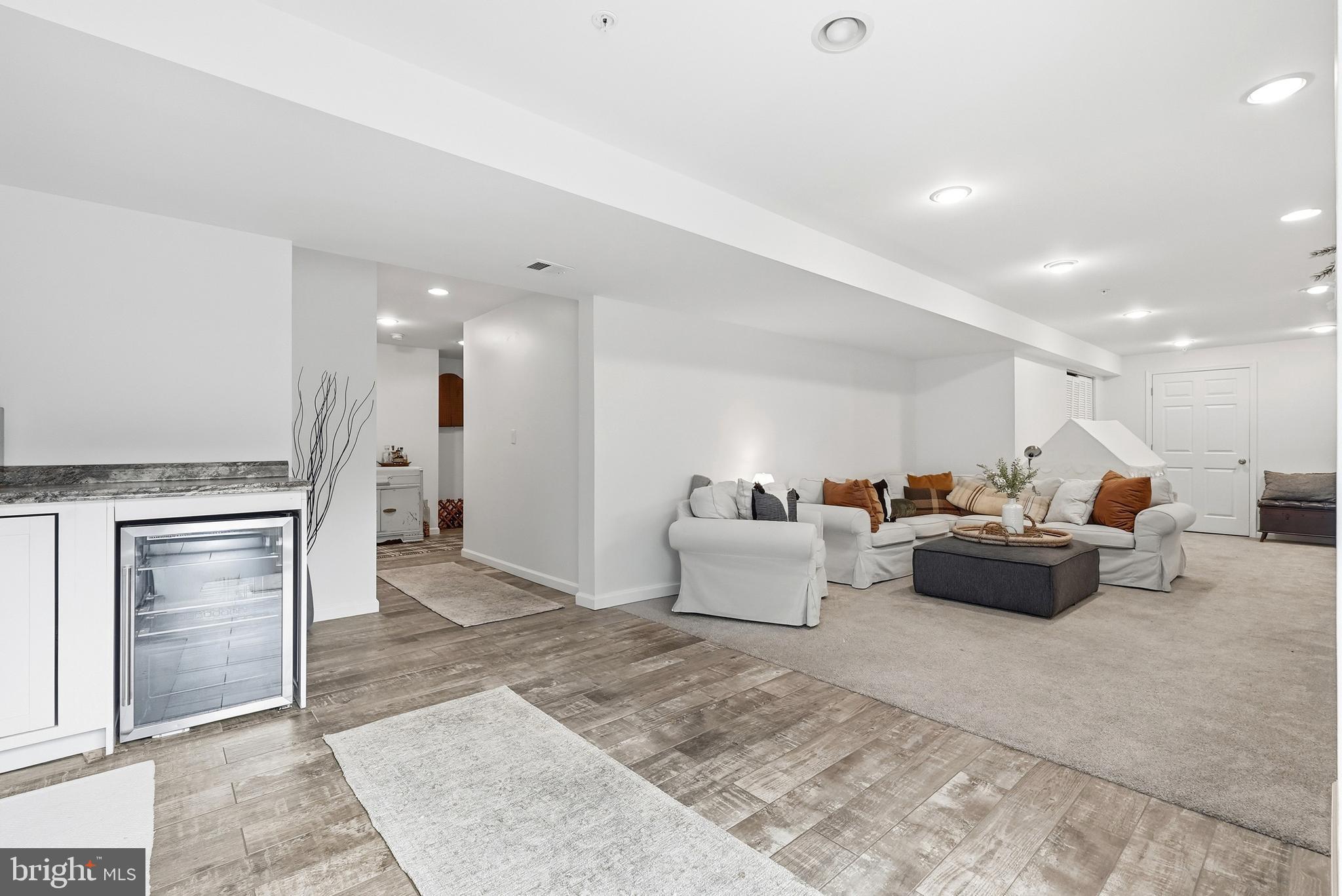 ROYAL OAKS - Residential