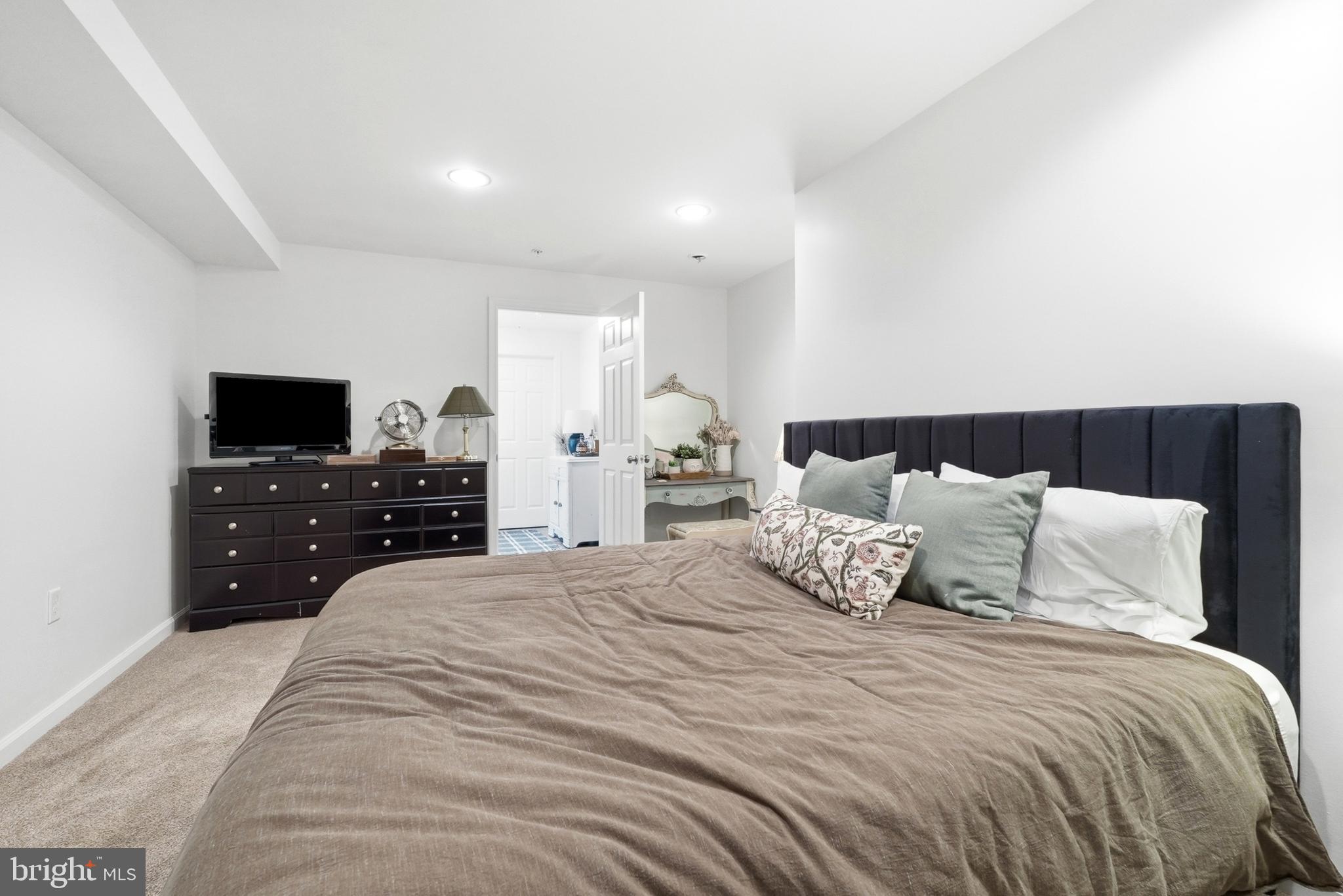 ROYAL OAKS - Residential