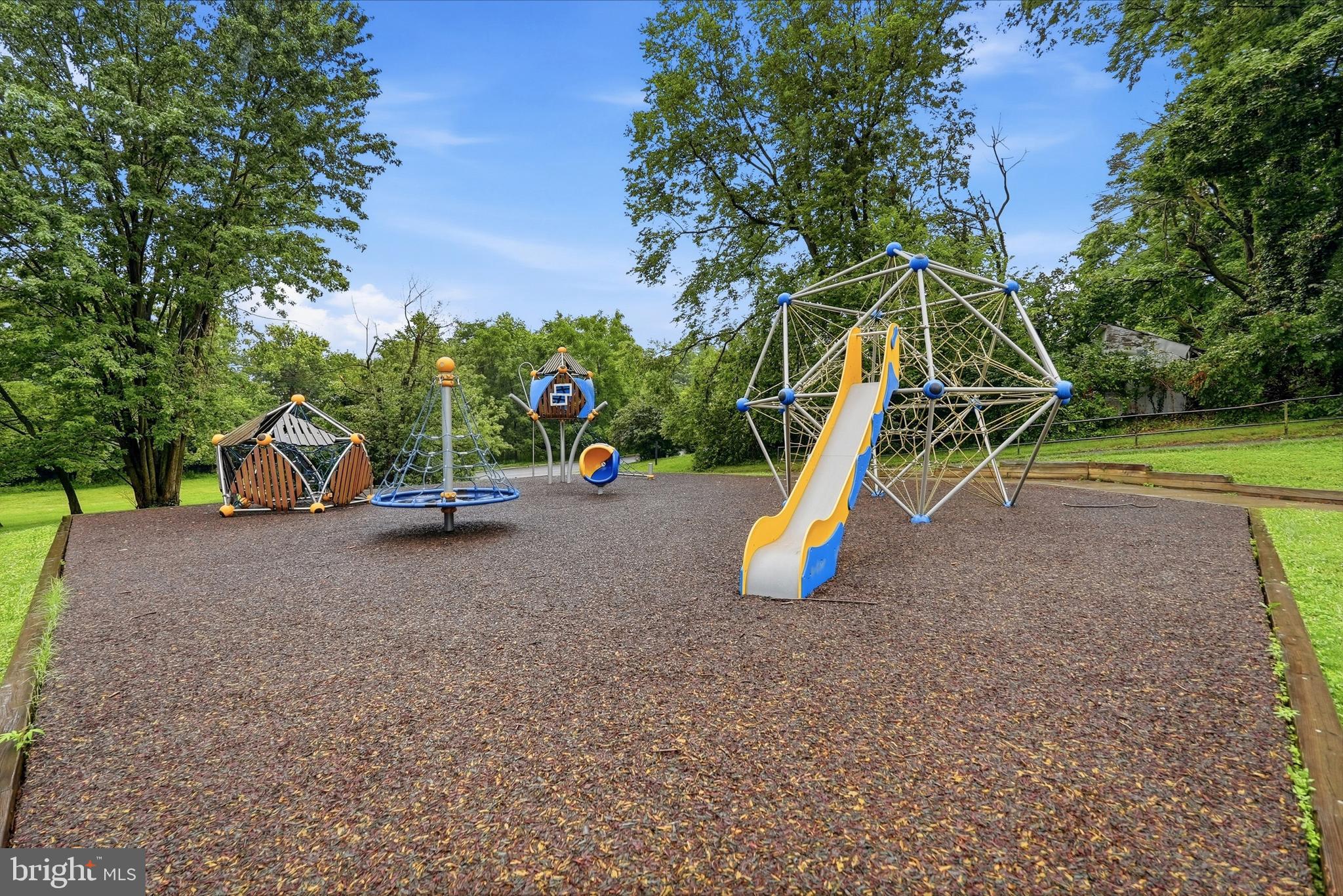 ROYAL OAKS - Residential