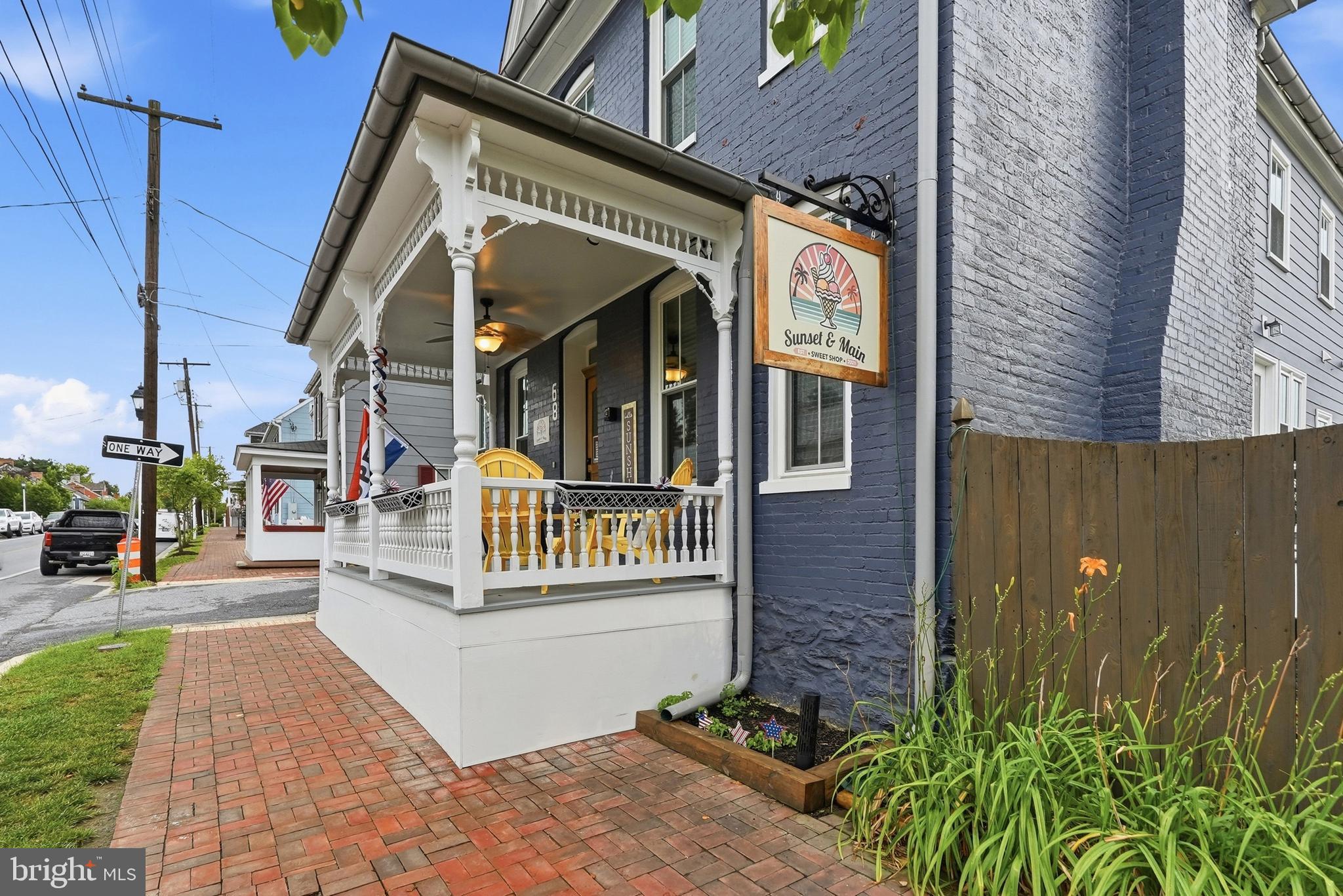 ROYAL OAKS - Residential