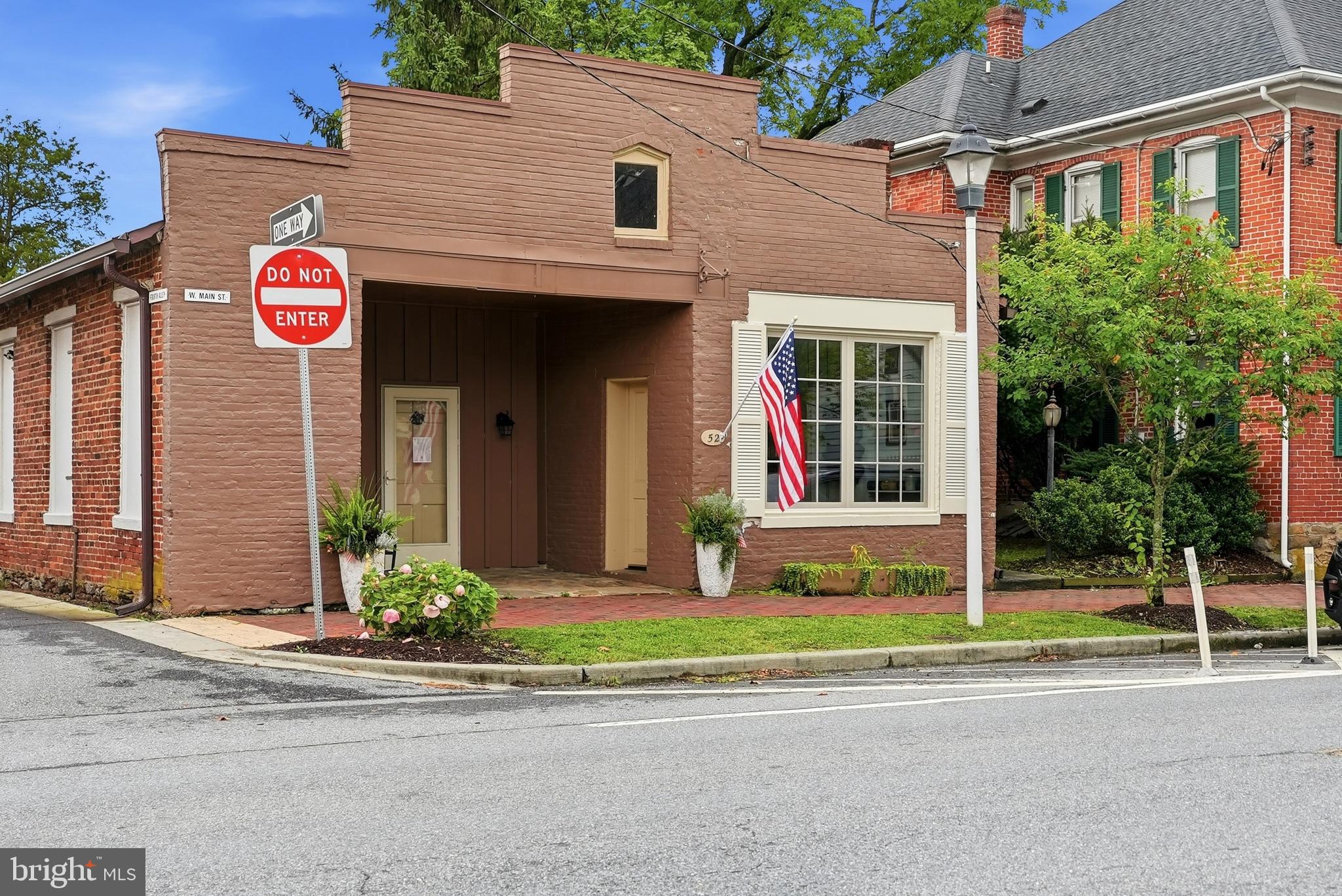 ROYAL OAKS - Residential