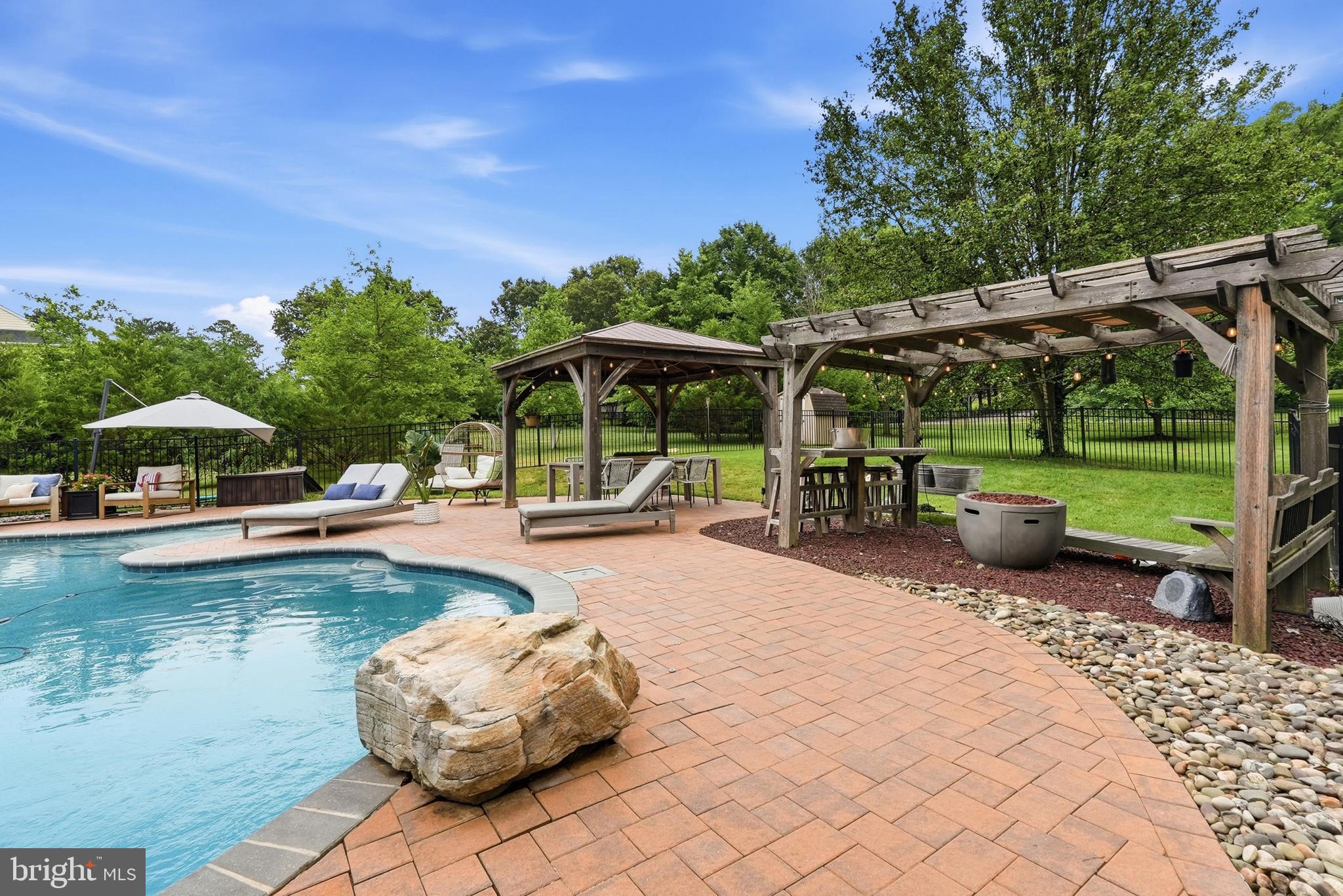 ROYAL OAKS - Residential