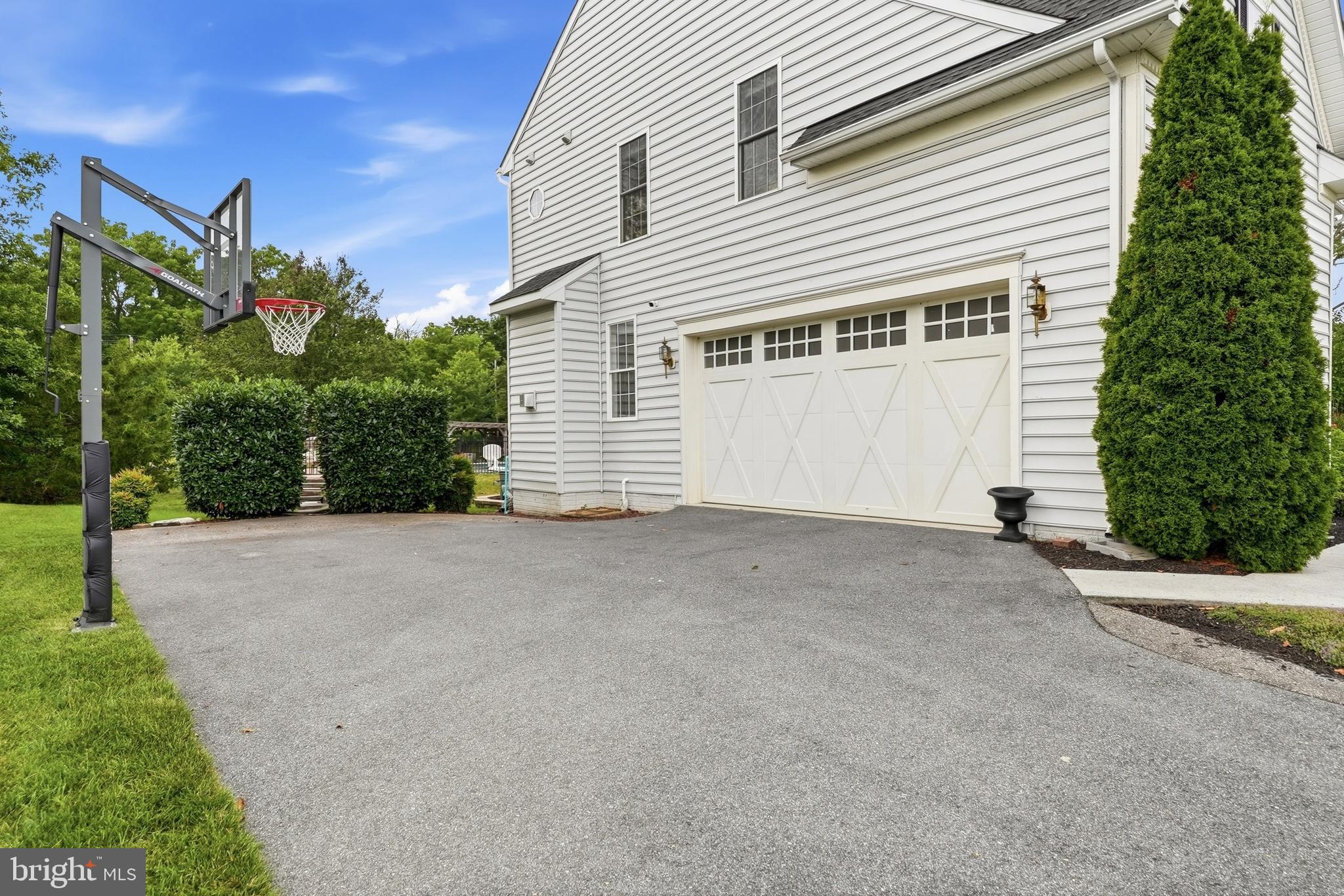 ROYAL OAKS - Residential