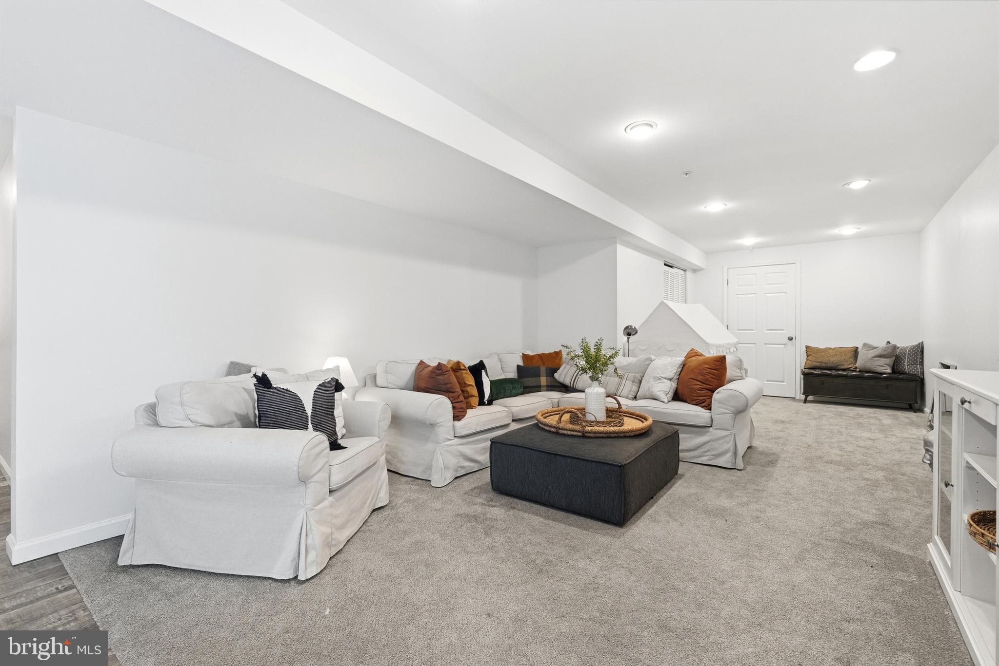 ROYAL OAKS - Residential