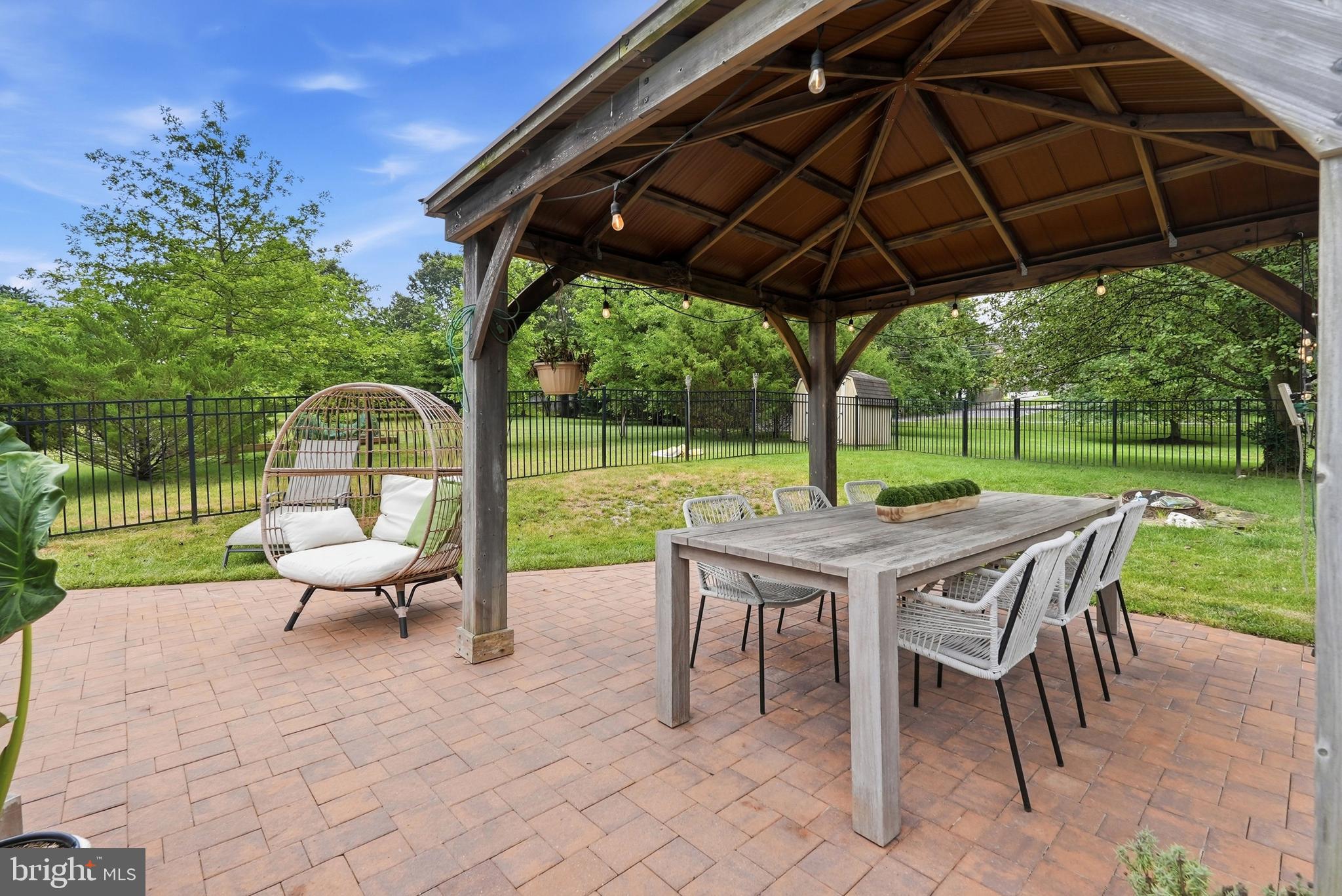 ROYAL OAKS - Residential
