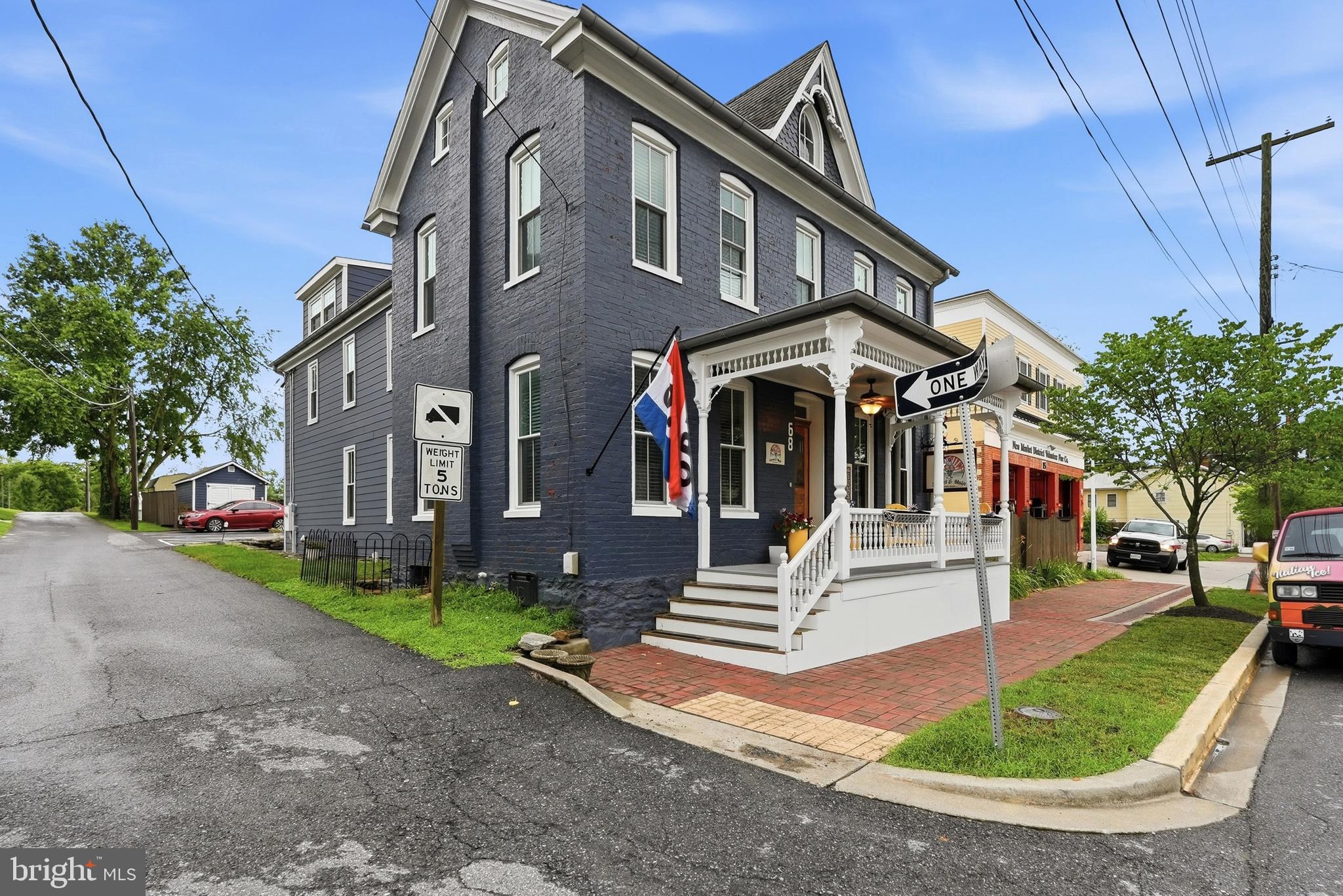 ROYAL OAKS - Residential