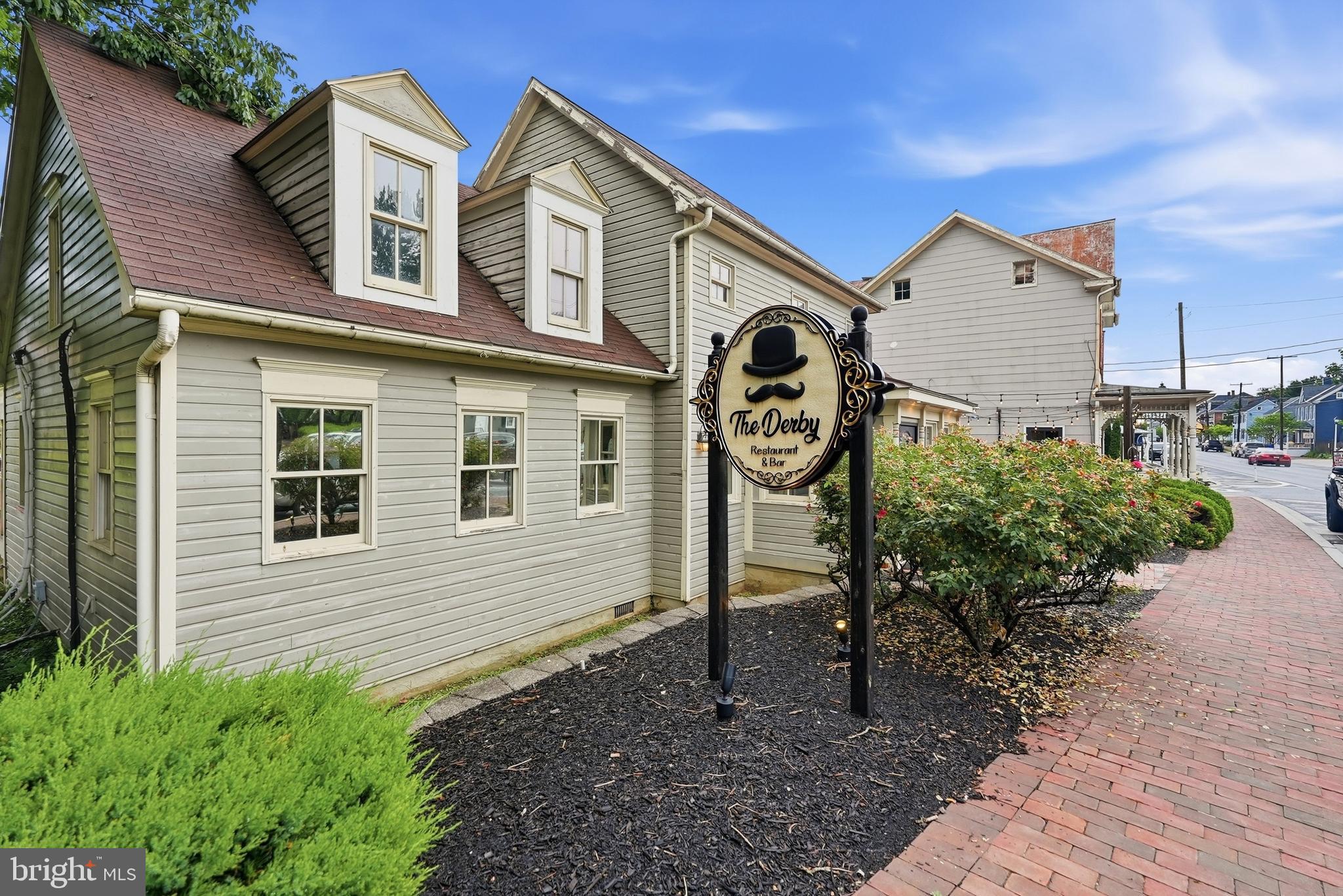 ROYAL OAKS - Residential