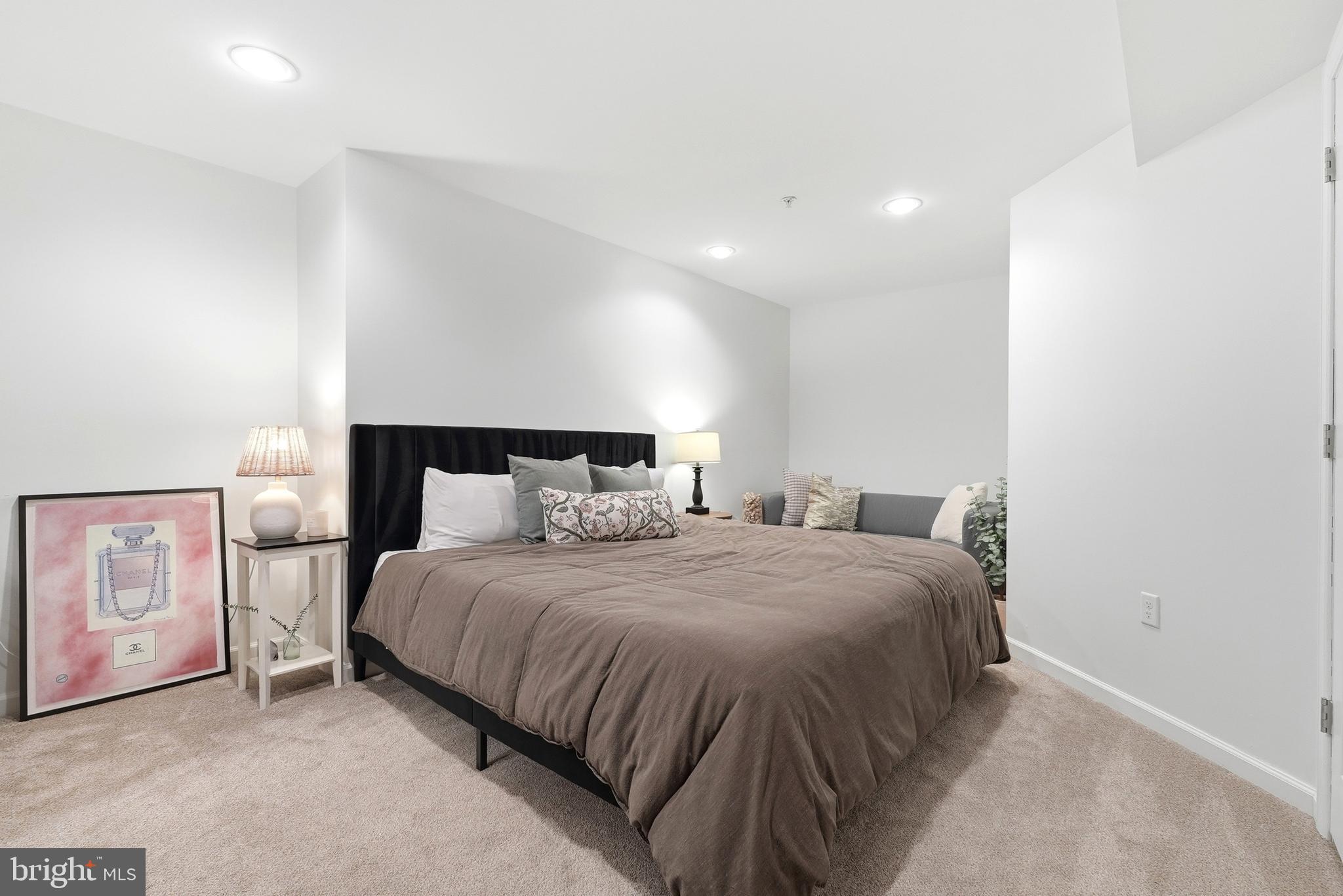 ROYAL OAKS - Residential