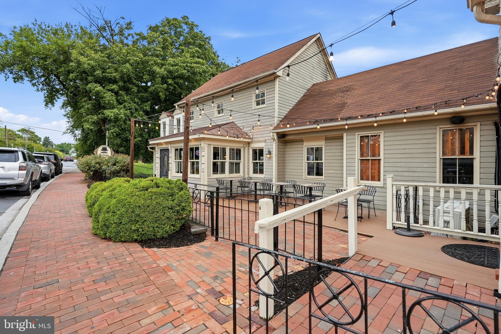 ROYAL OAKS - Residential