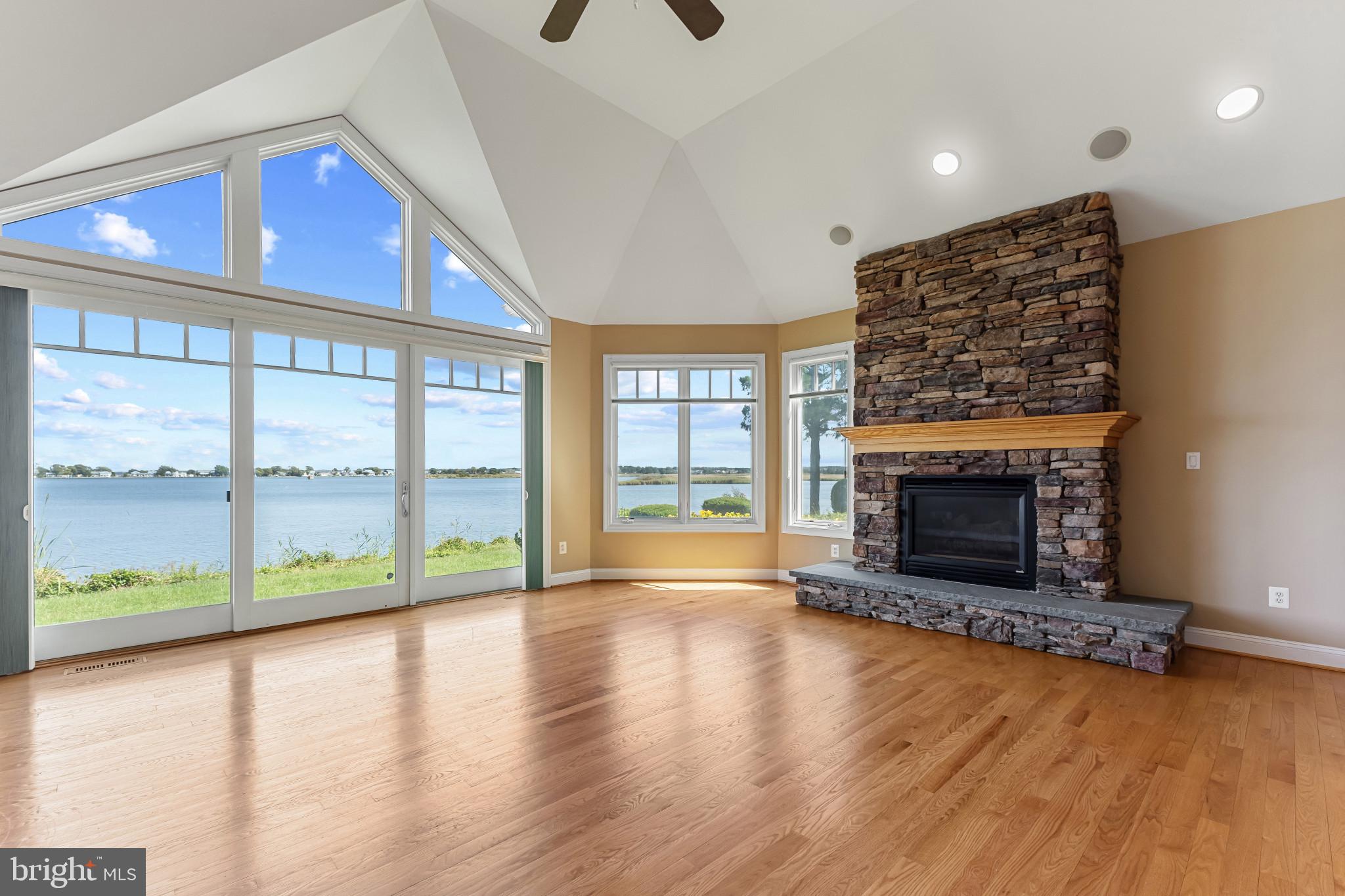 NARROWS POINTE - Residential