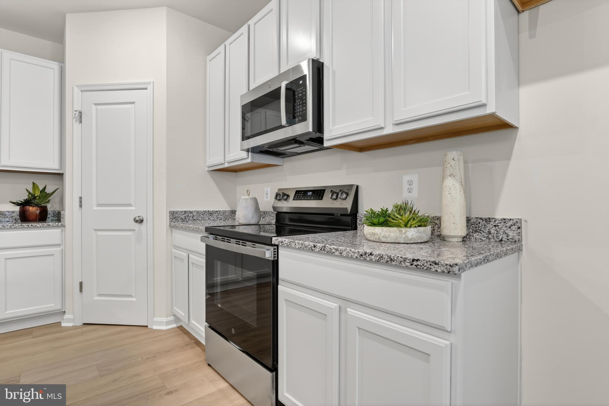 CAPTAIN'S COVE - Residential