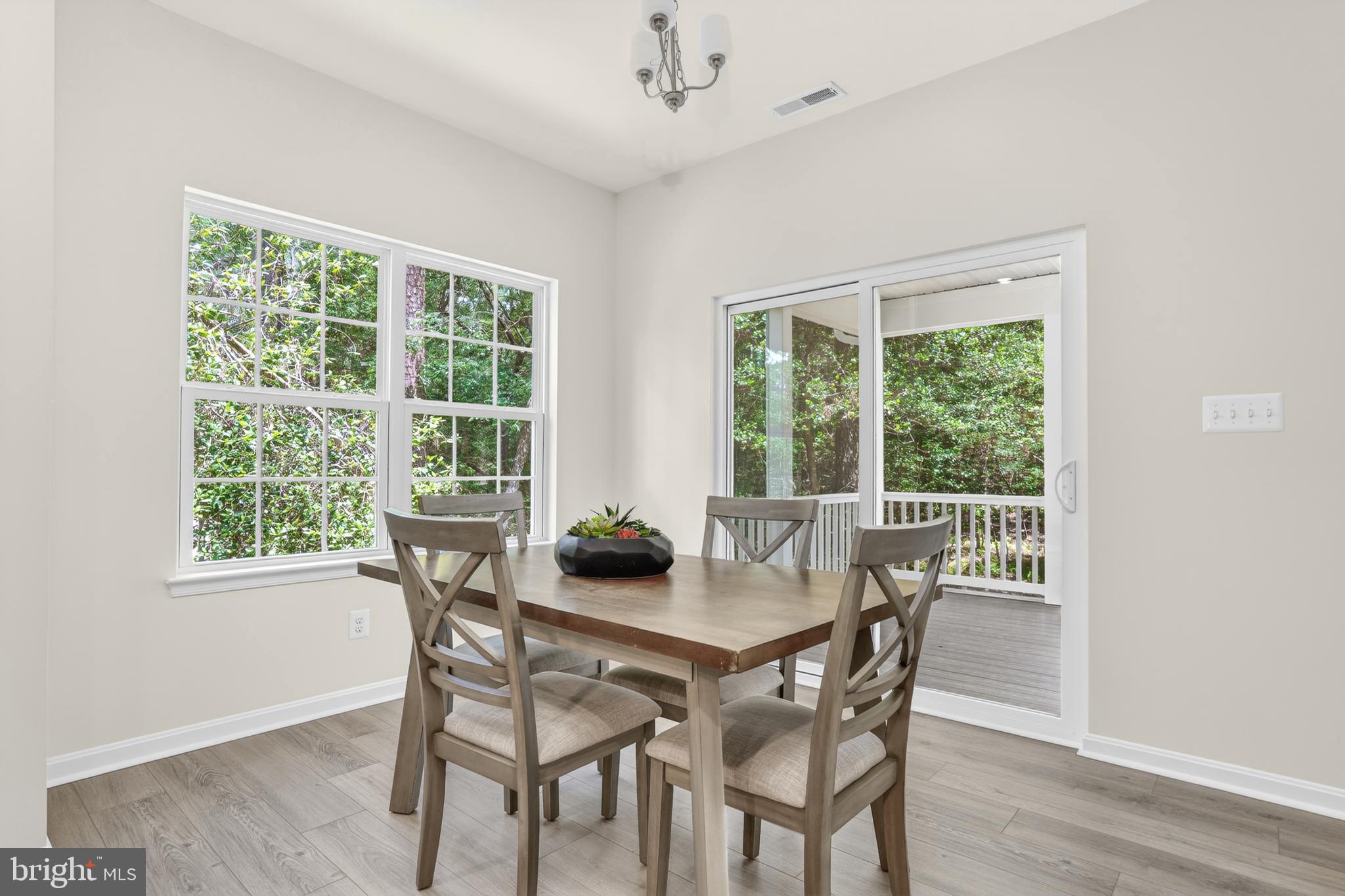 CAPTAIN'S COVE - Residential