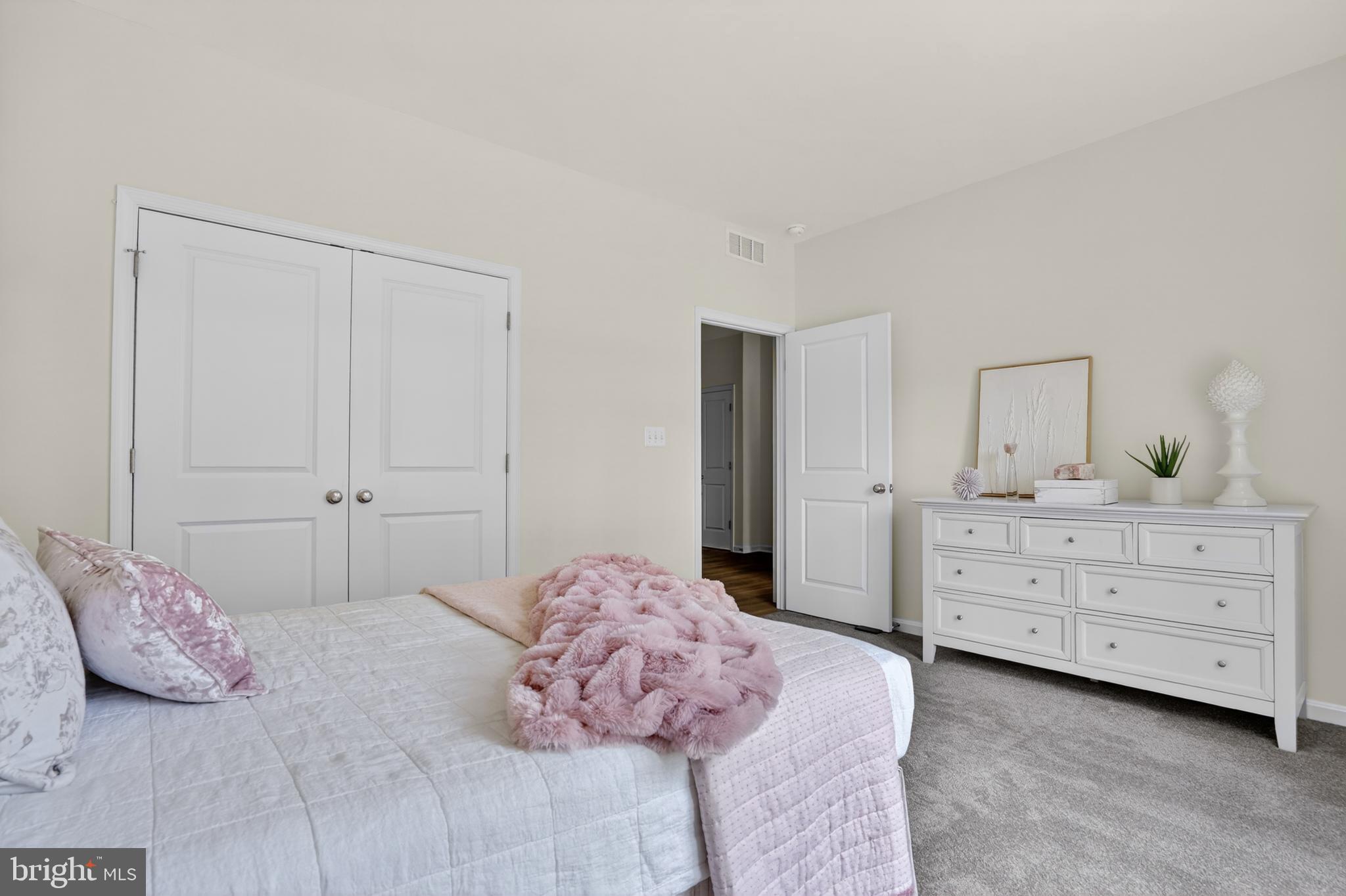CAPTAIN'S COVE - Residential