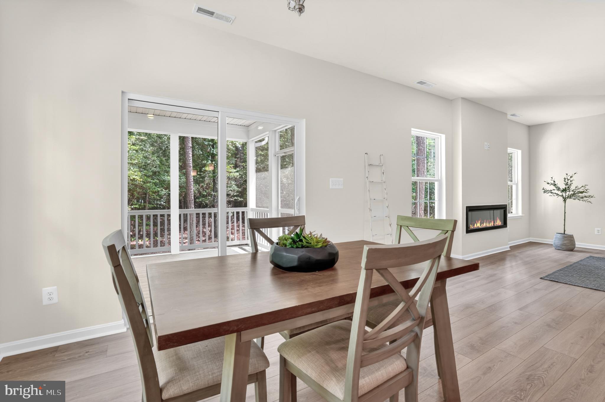 CAPTAIN'S COVE - Residential