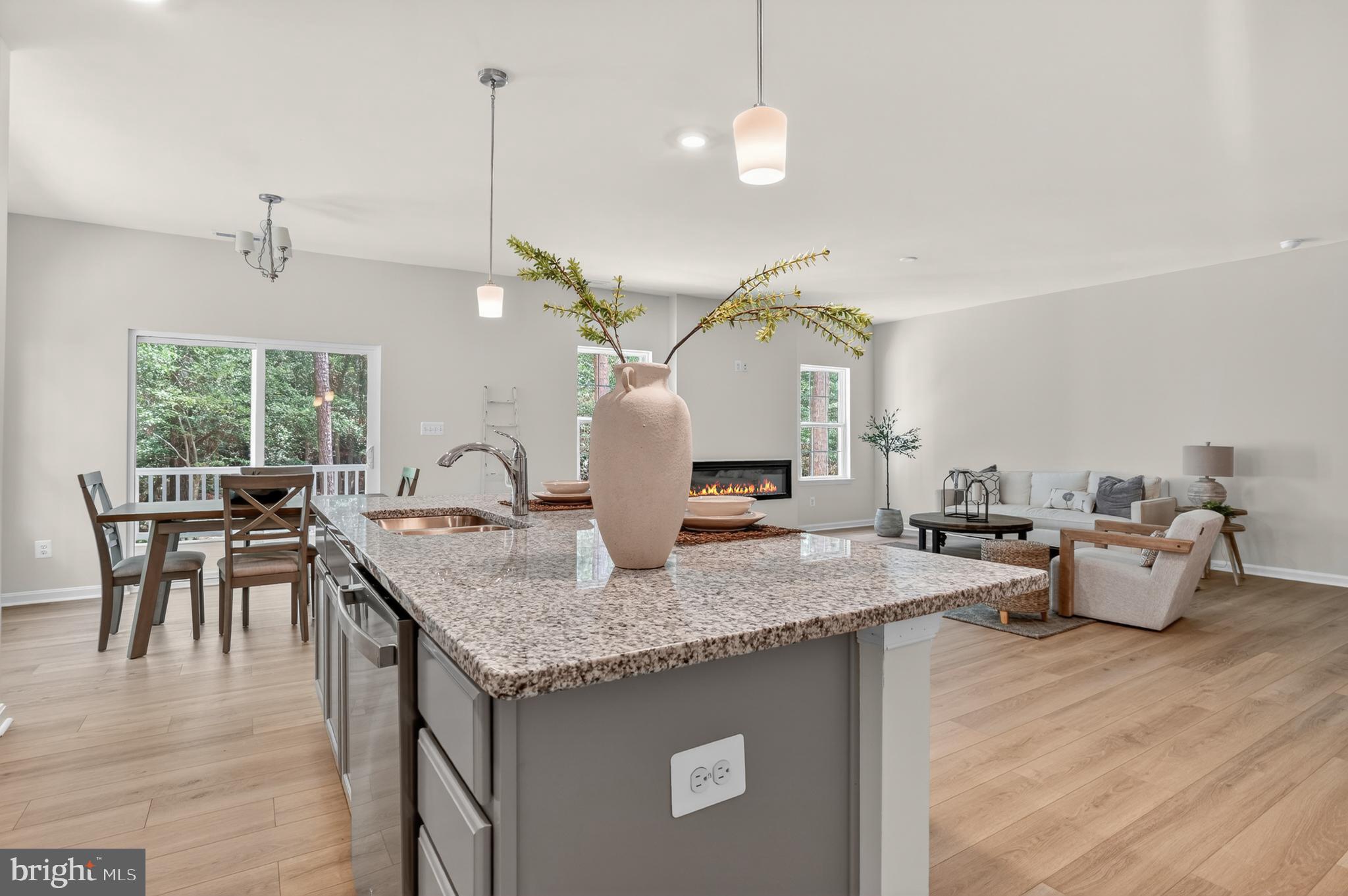 CAPTAIN'S COVE - Residential