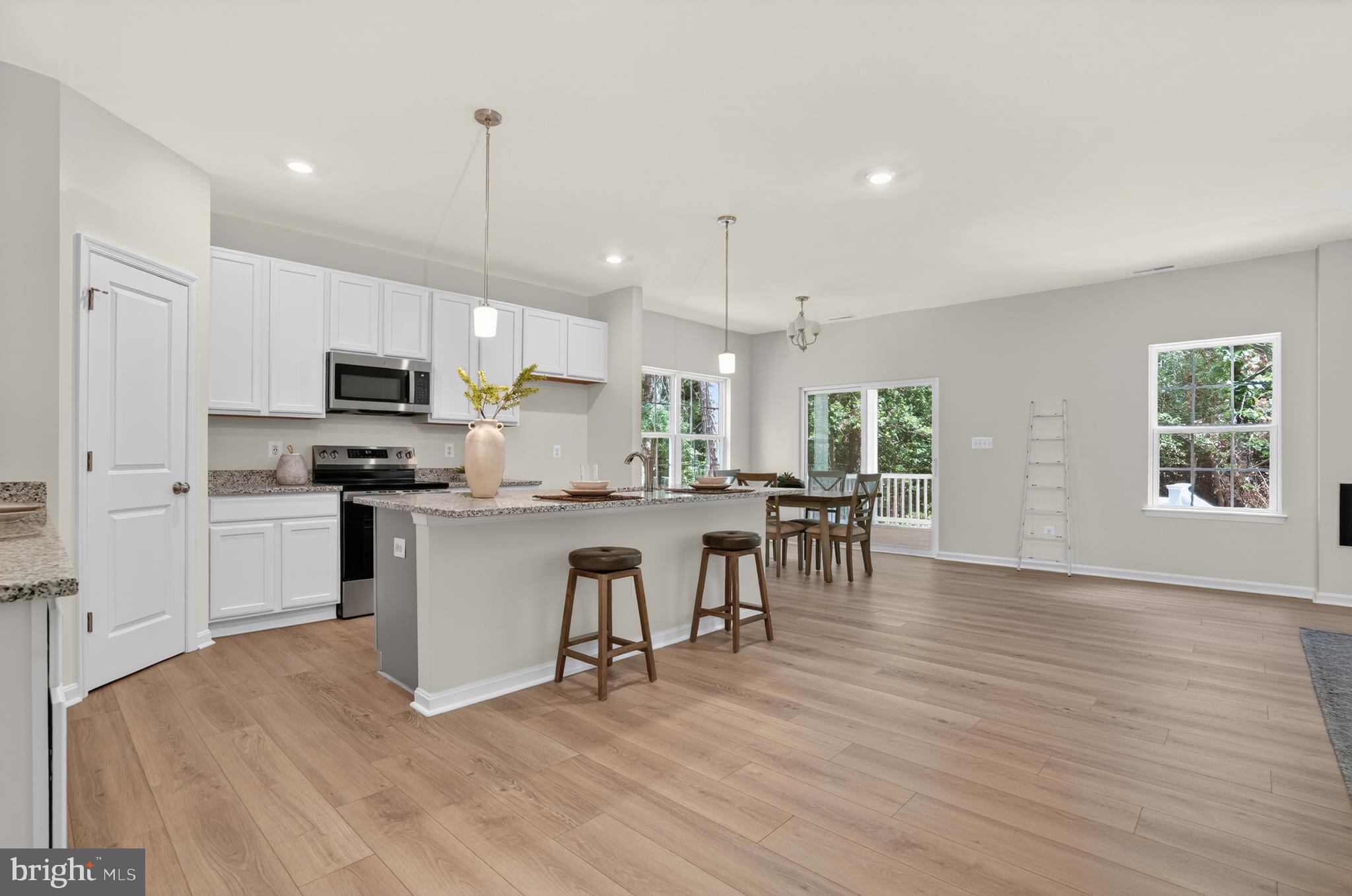 CAPTAIN'S COVE - Residential