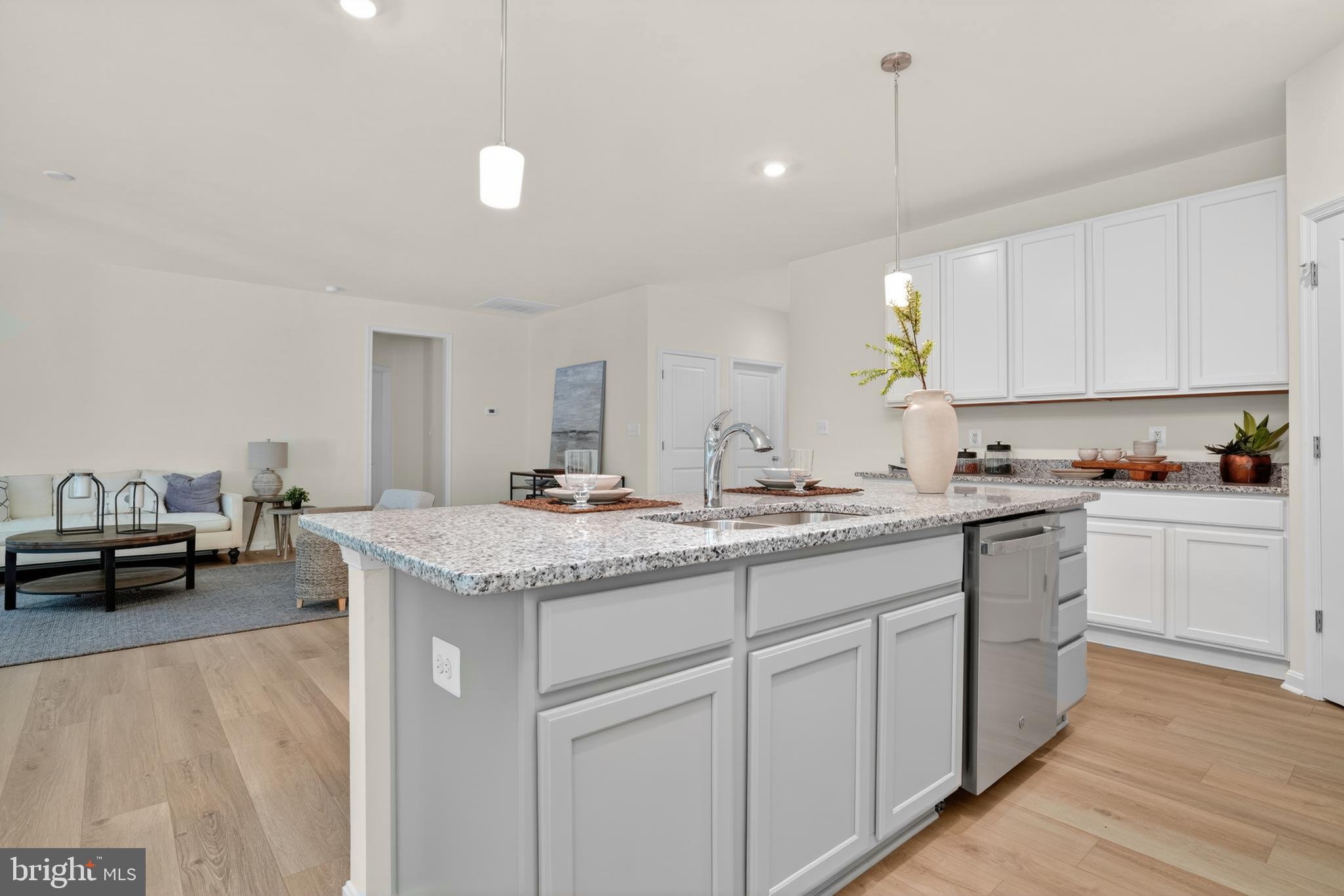 CAPTAIN'S COVE - Residential