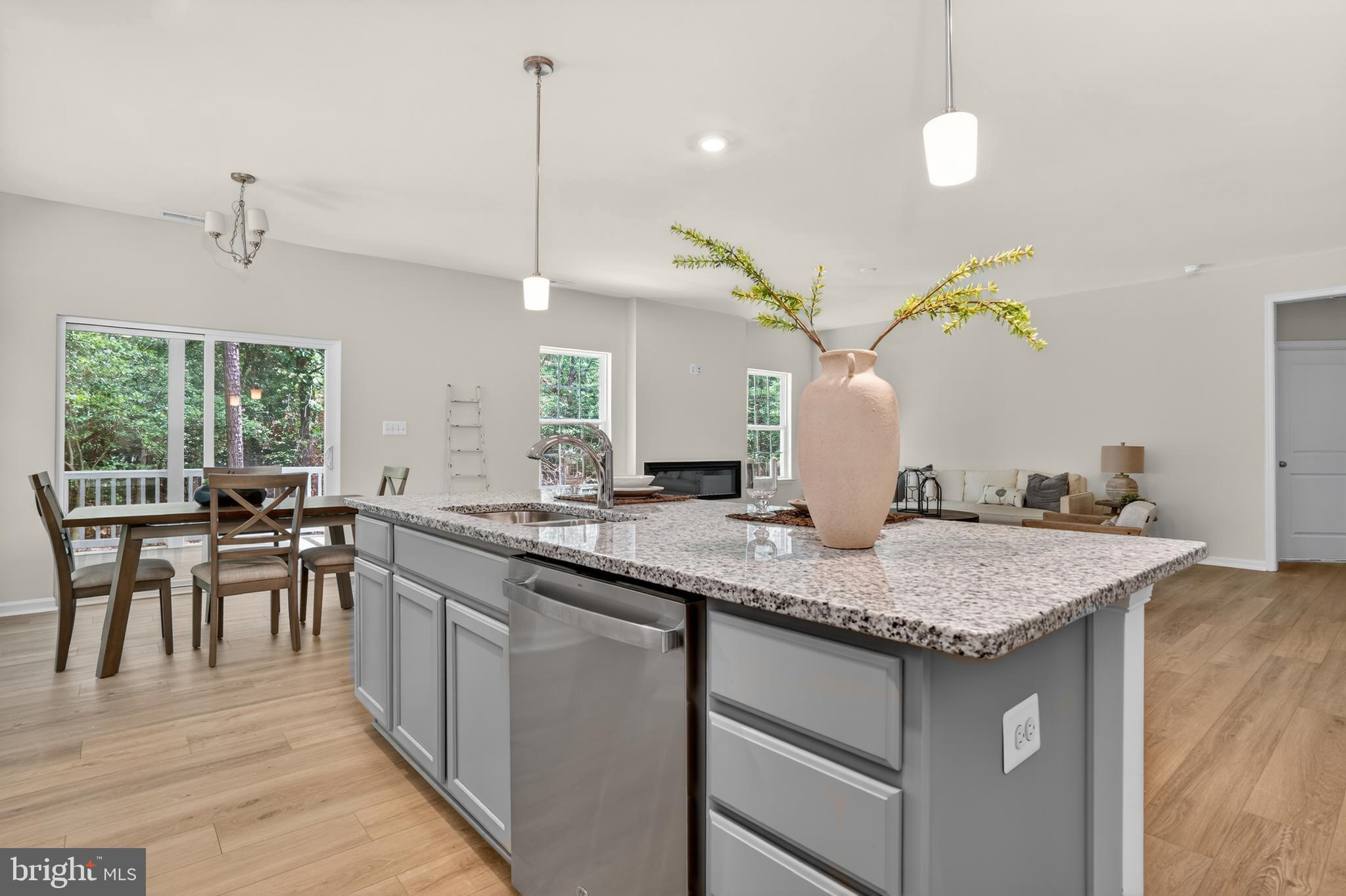 CAPTAIN'S COVE - Residential