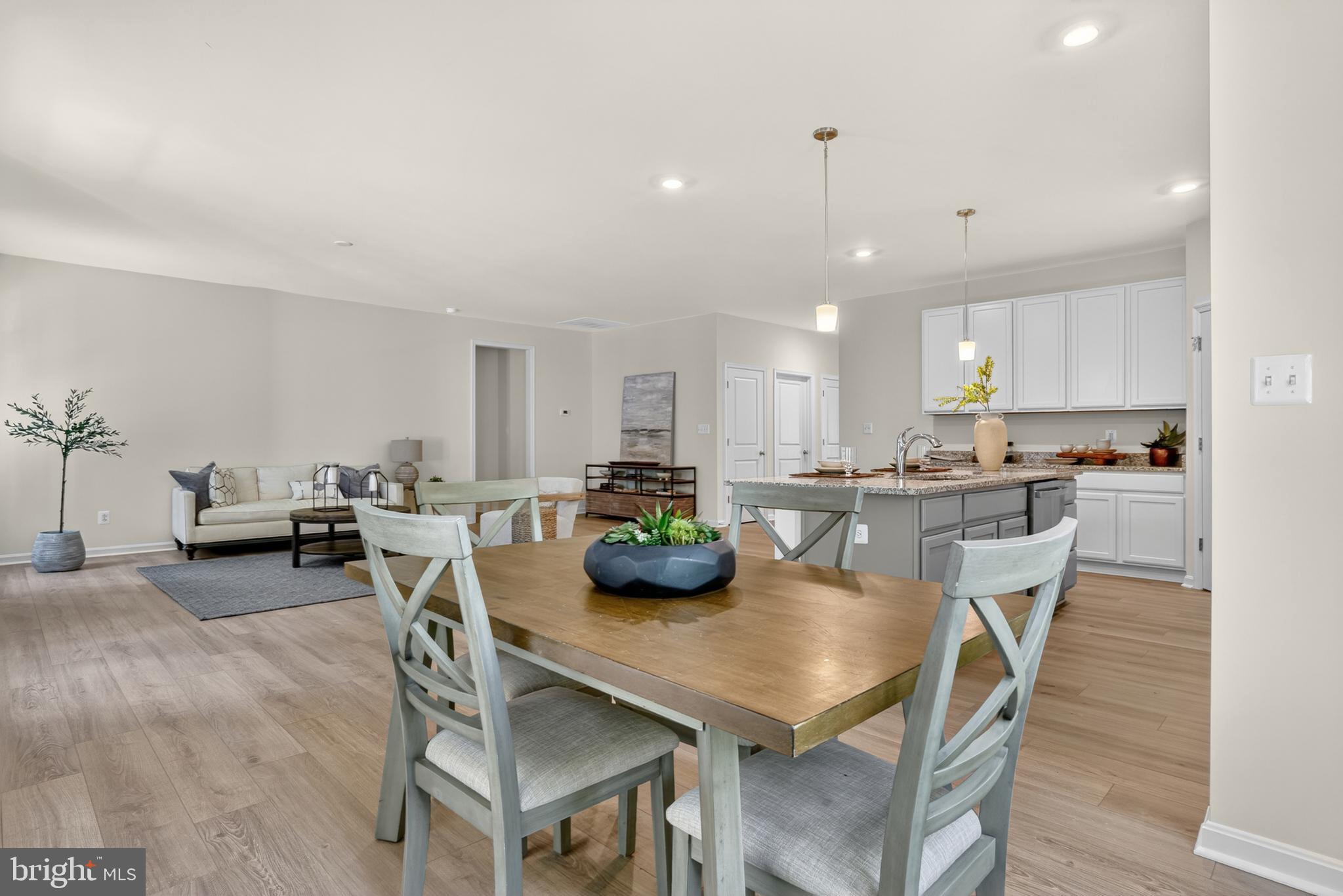 CAPTAIN'S COVE - Residential