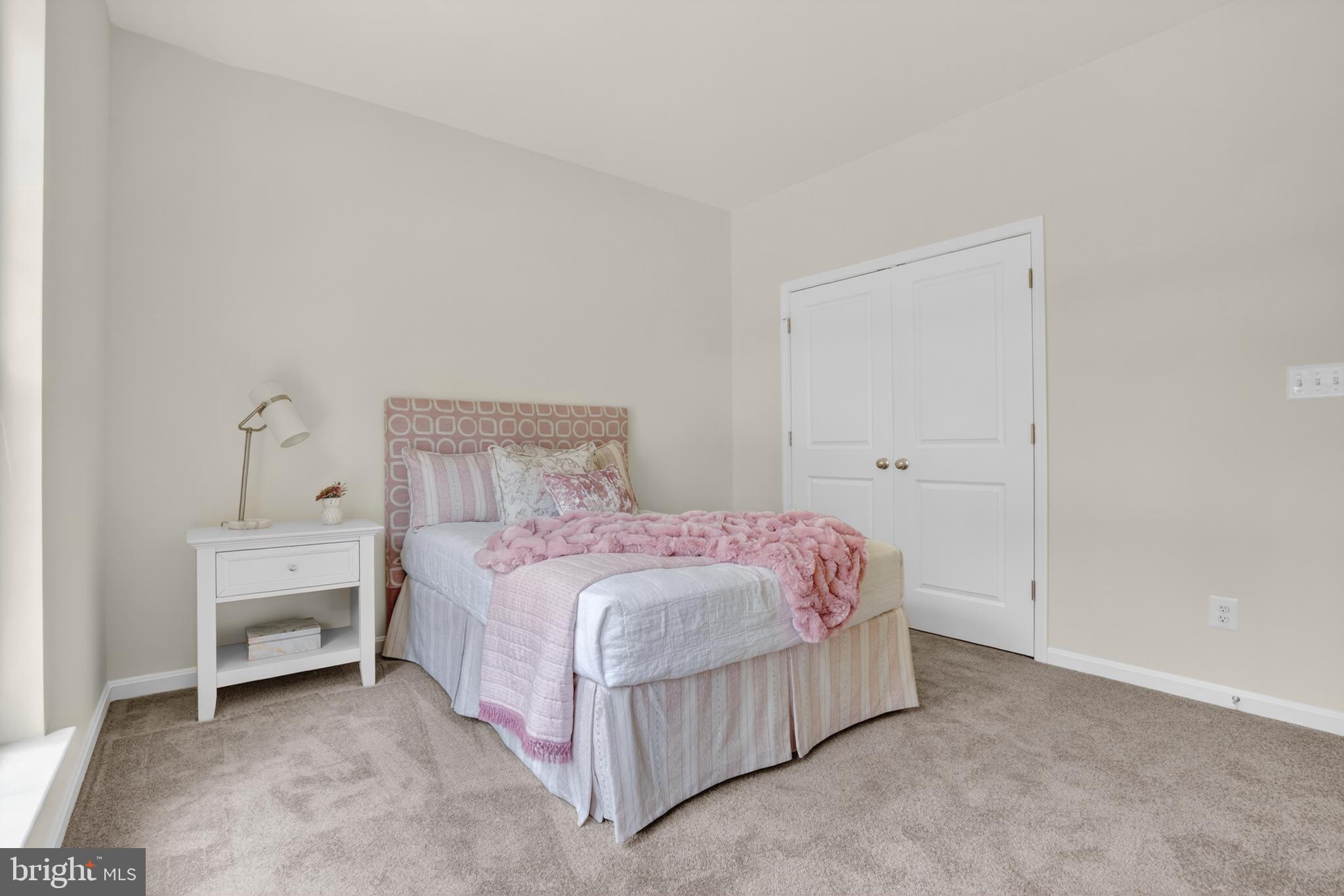 CAPTAIN'S COVE - Residential