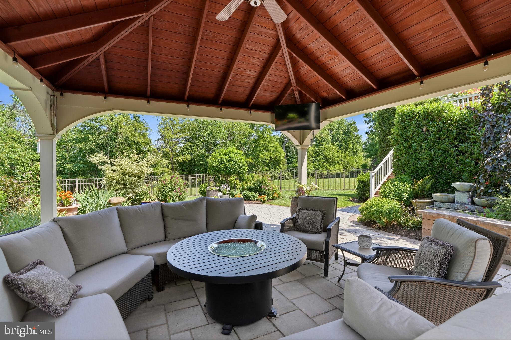 PROVIDENCE OAKS - Residential