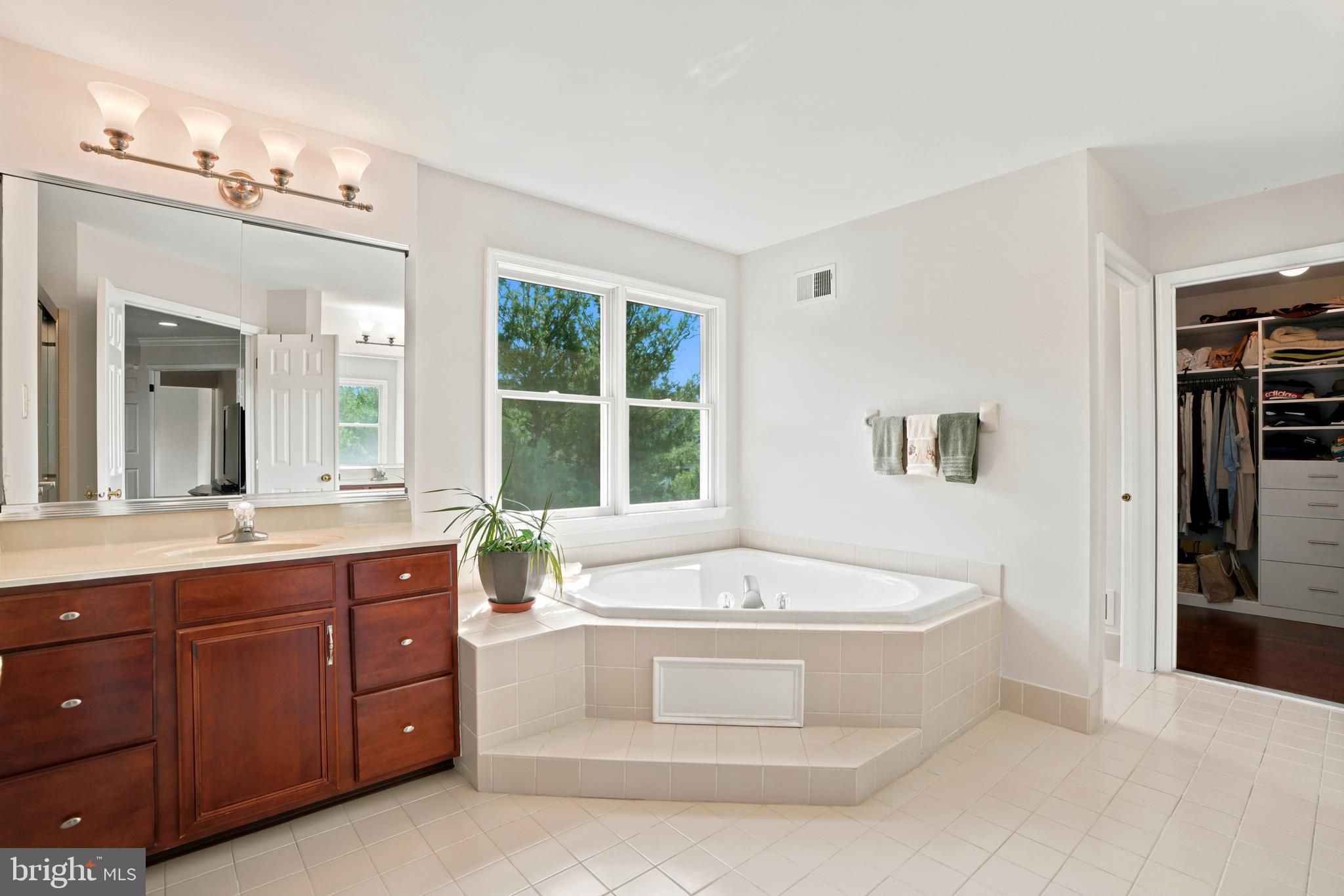 PROVIDENCE OAKS - Residential