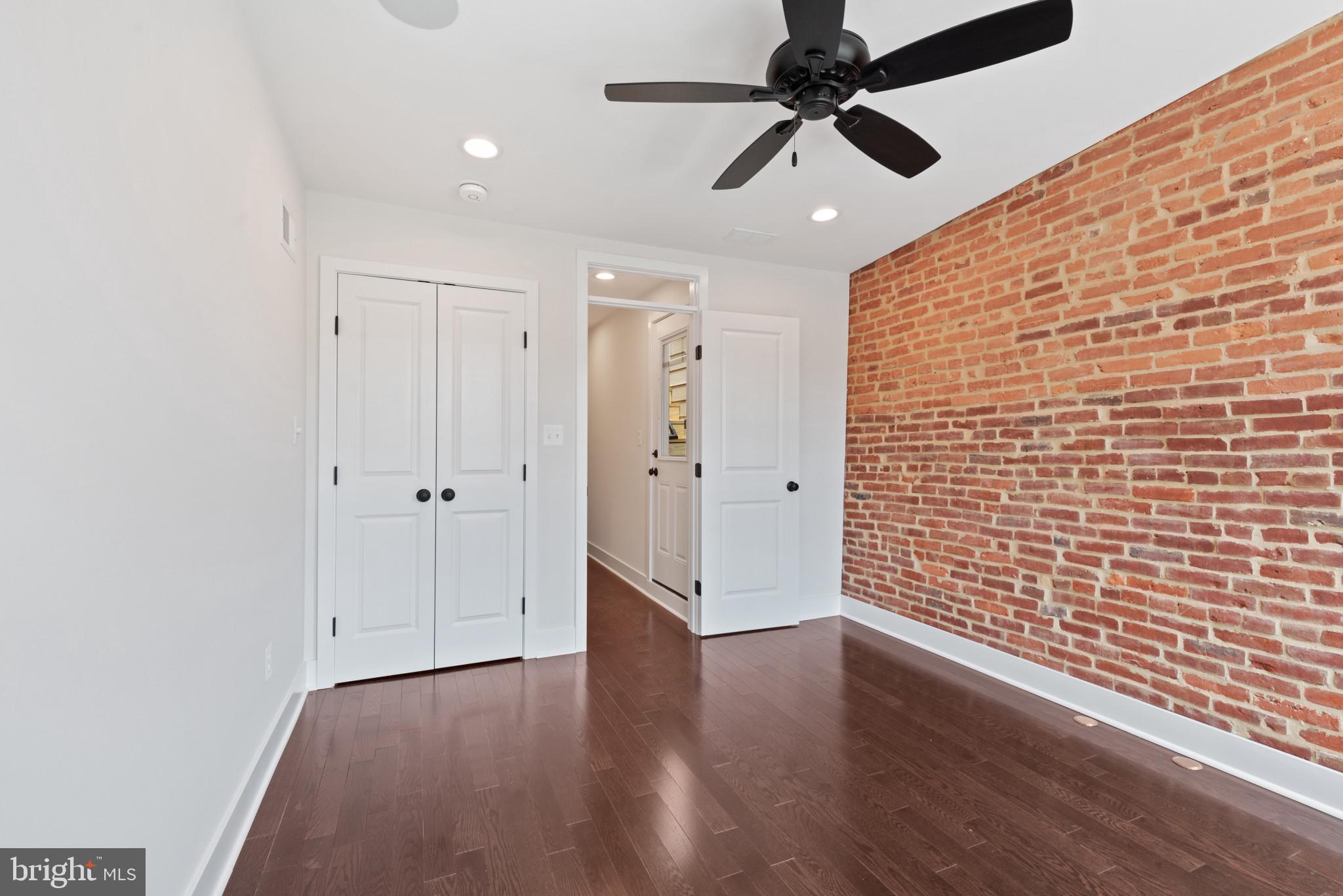 LOCUST POINT - Residential