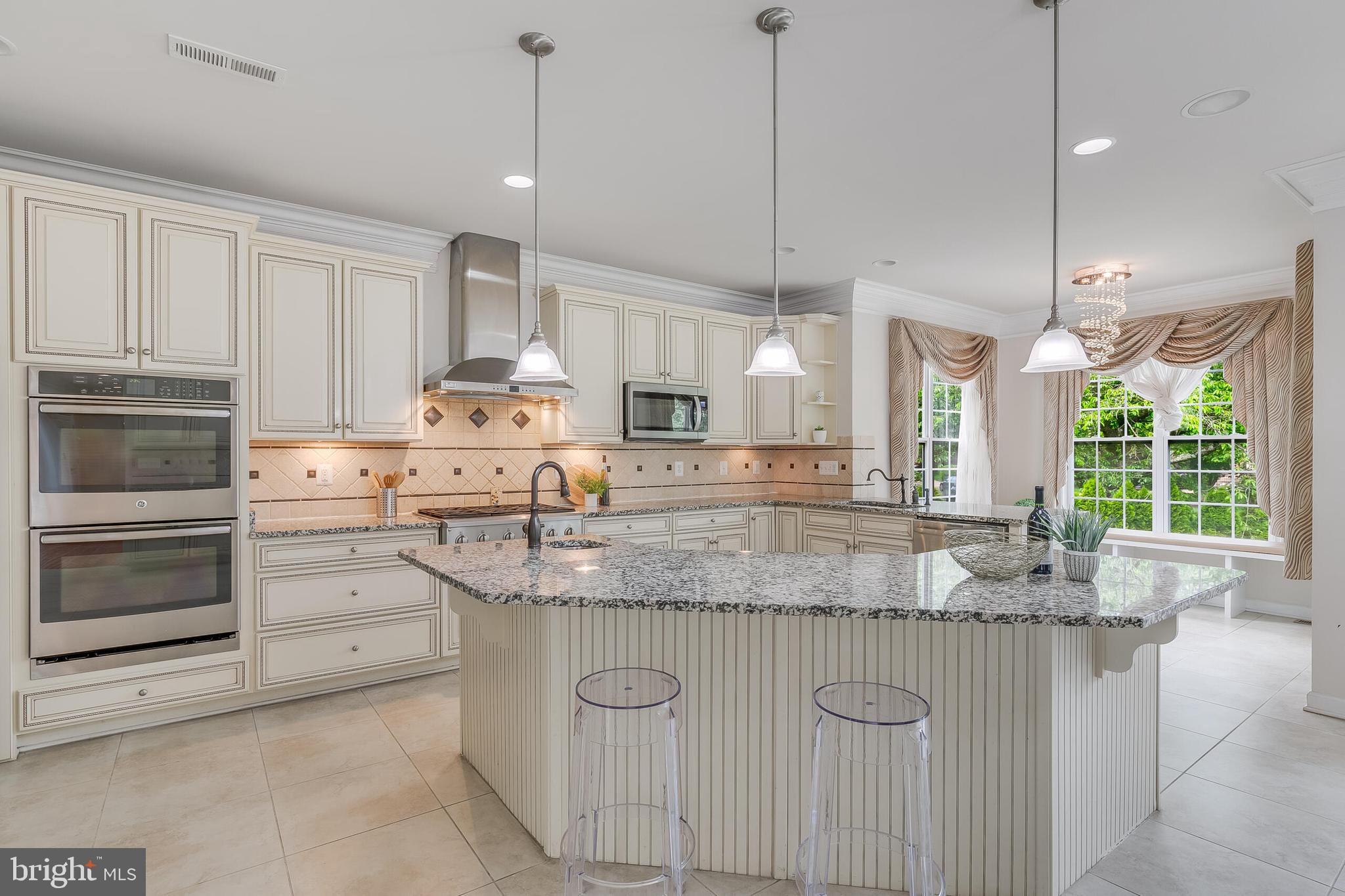 KINGS MANOR - Residential