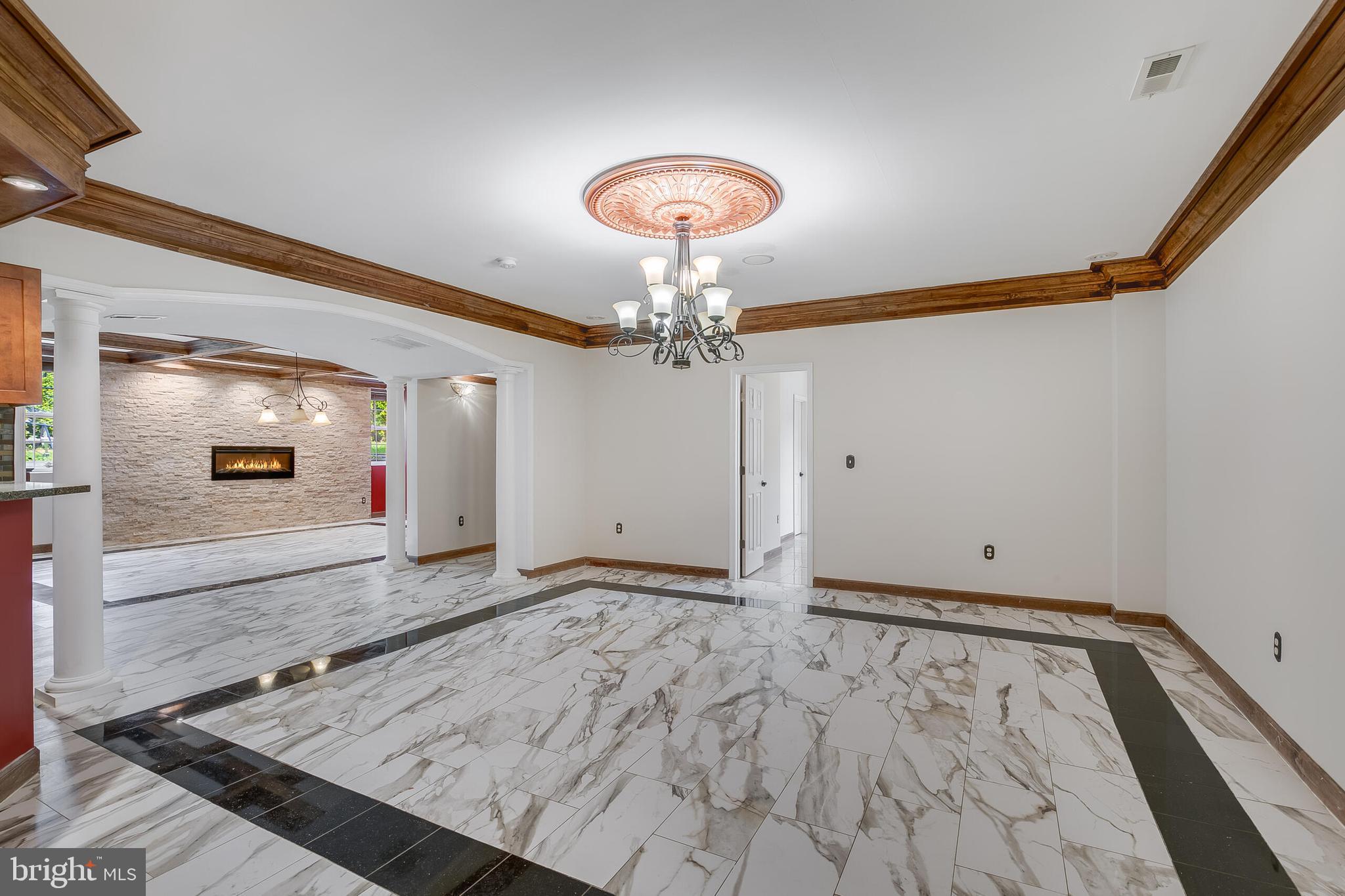 KINGS MANOR - Residential