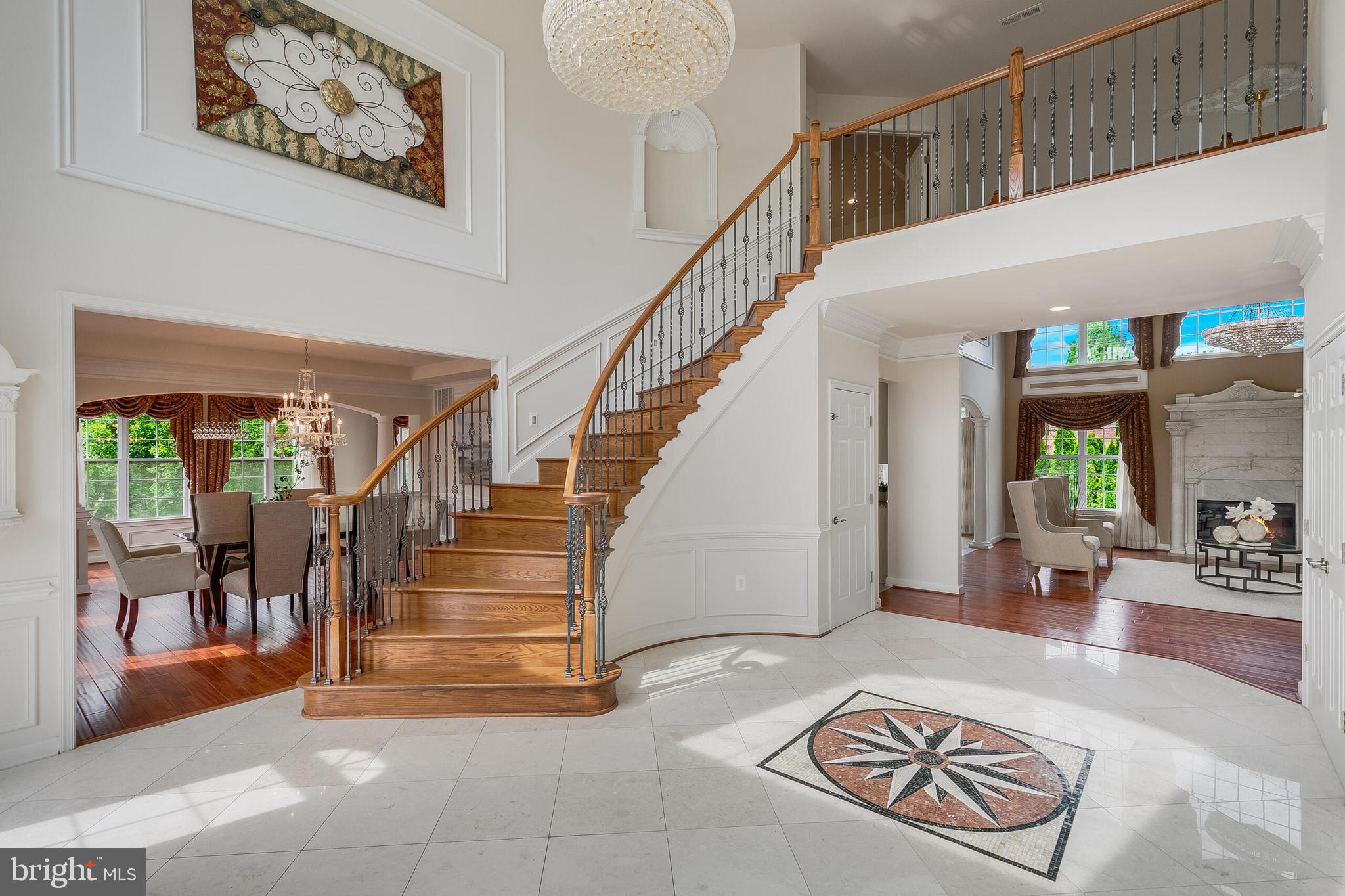 KINGS MANOR - Residential